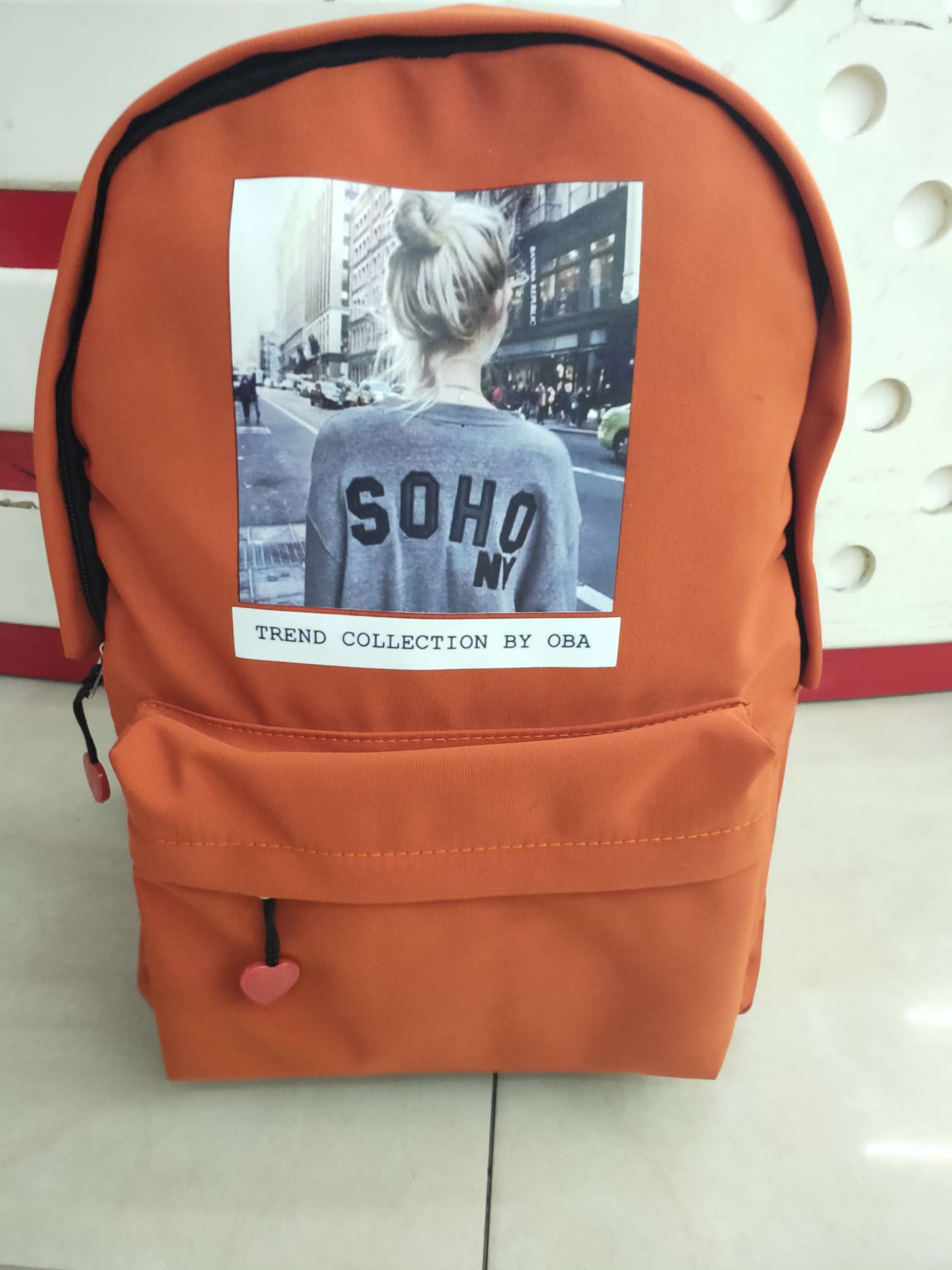 儿童休闲双肩包实物图