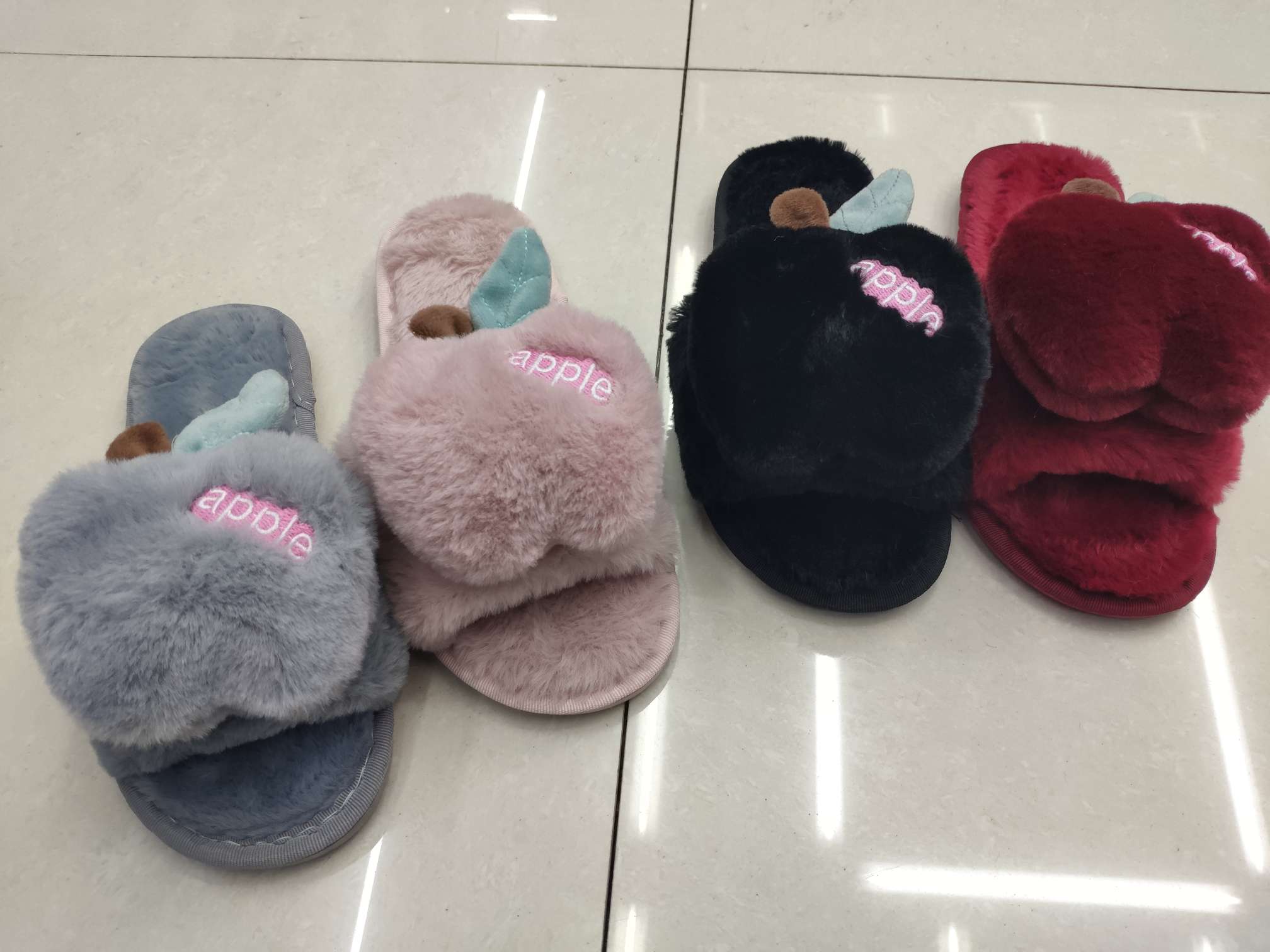 毛绒家居女士拖鞋小苹果