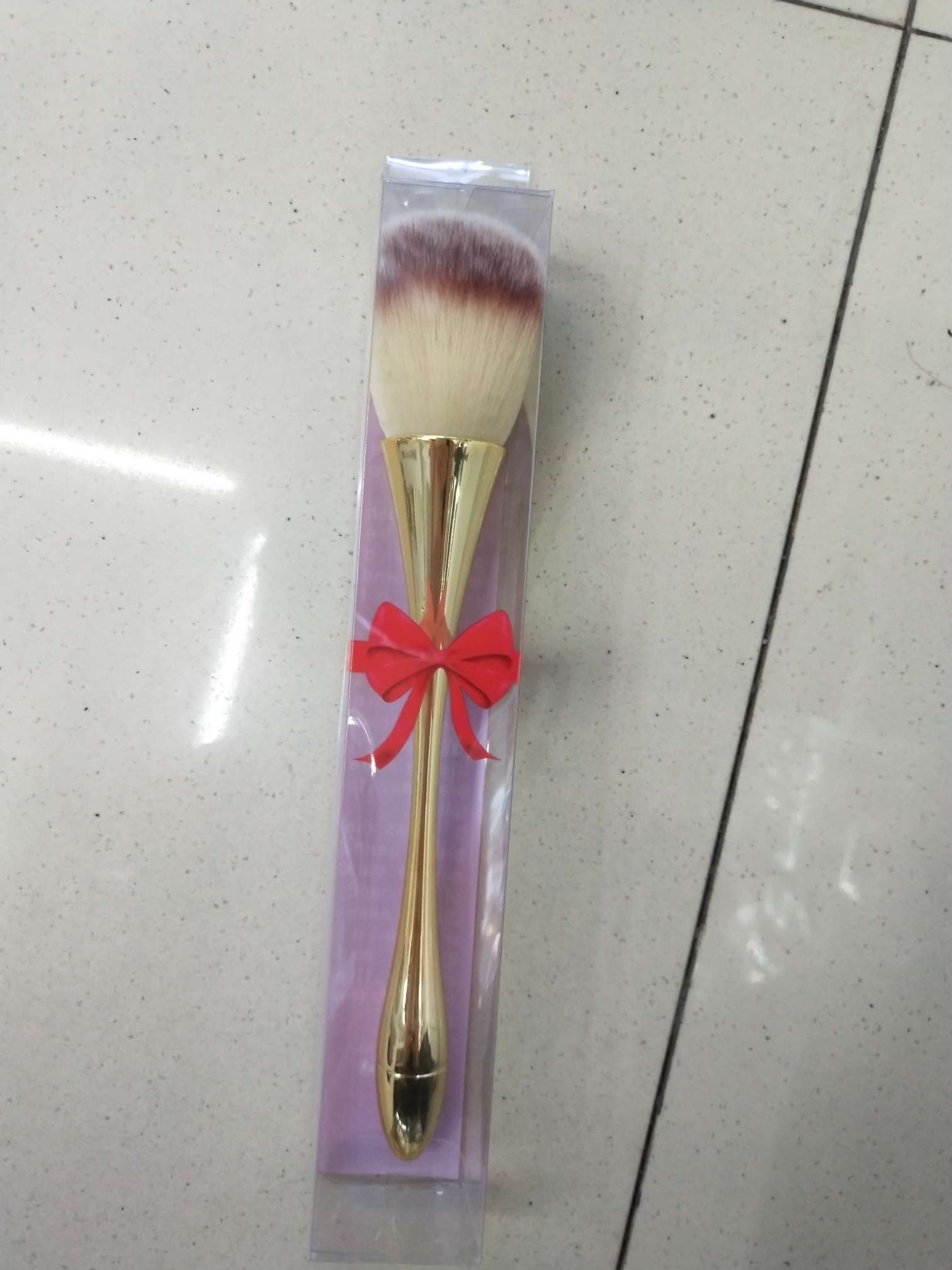 Small waist make-up brush thumbnail