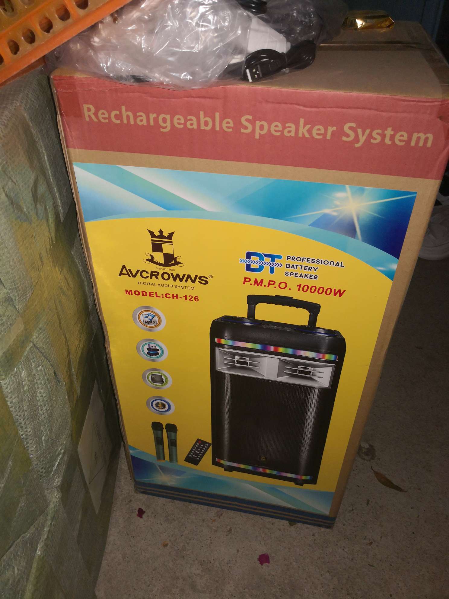 A large speaker with a pull rod