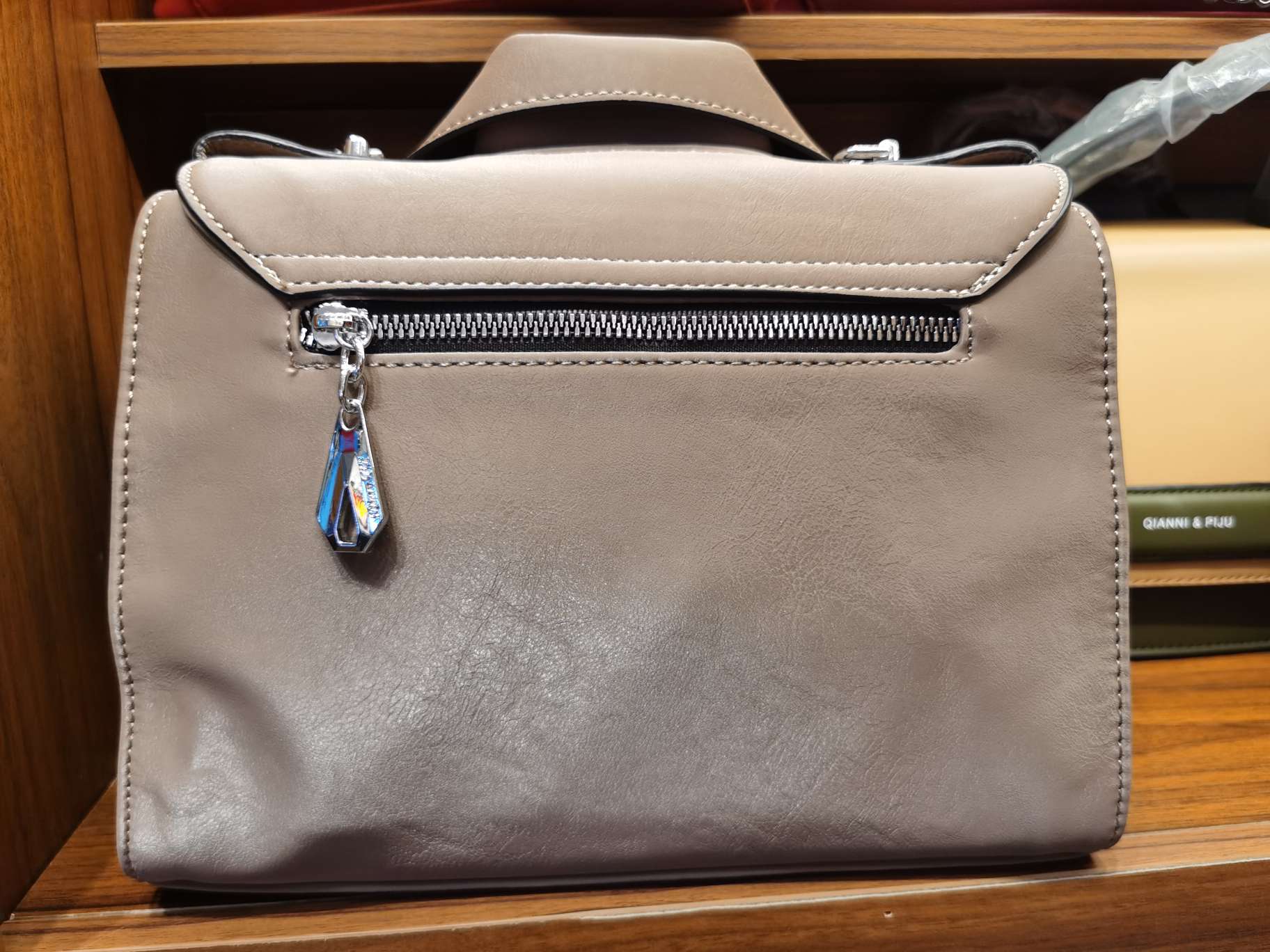 New personalized women's bag Application Scenario