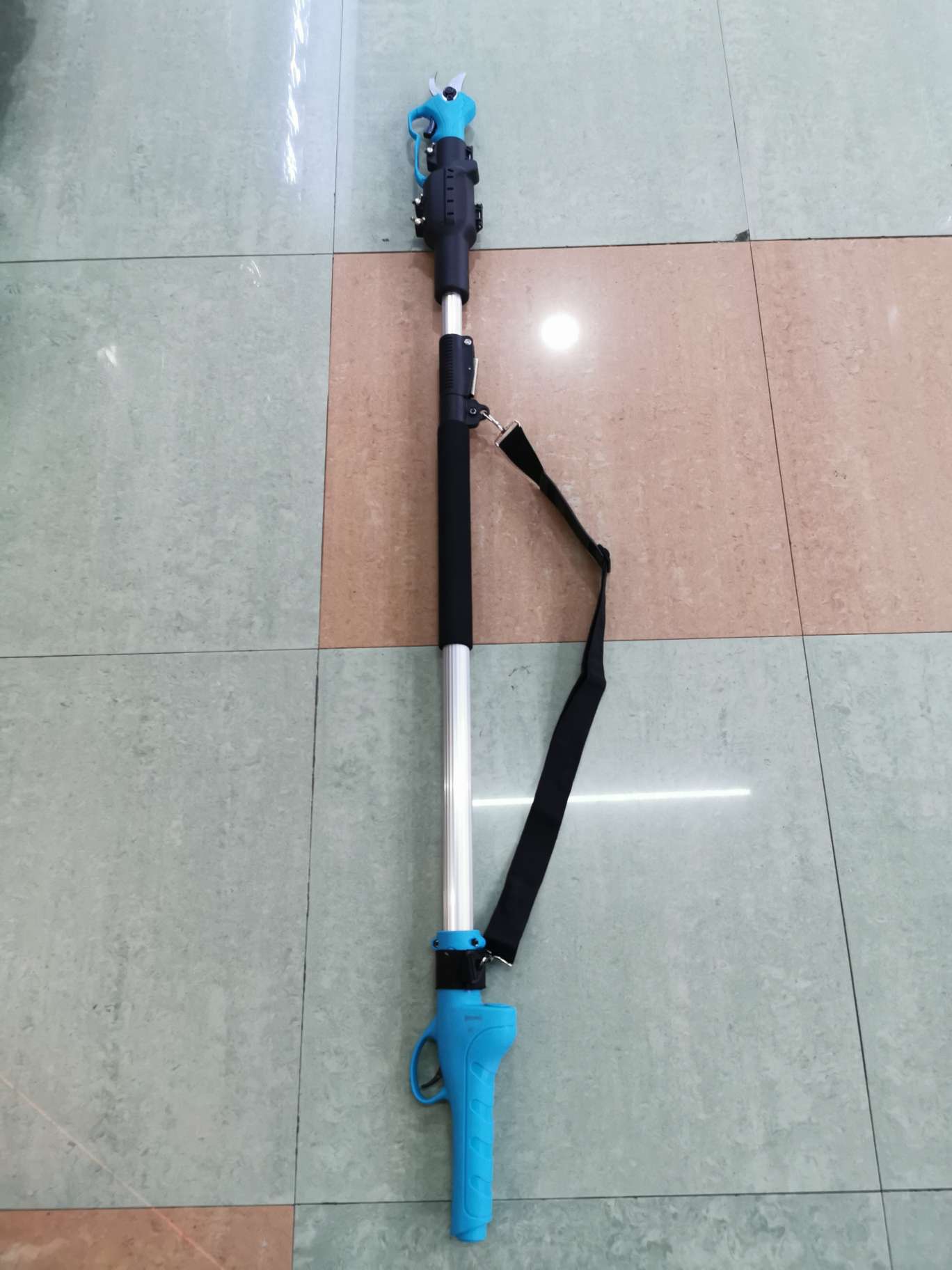 园林工具锂电电动剪刀细节图