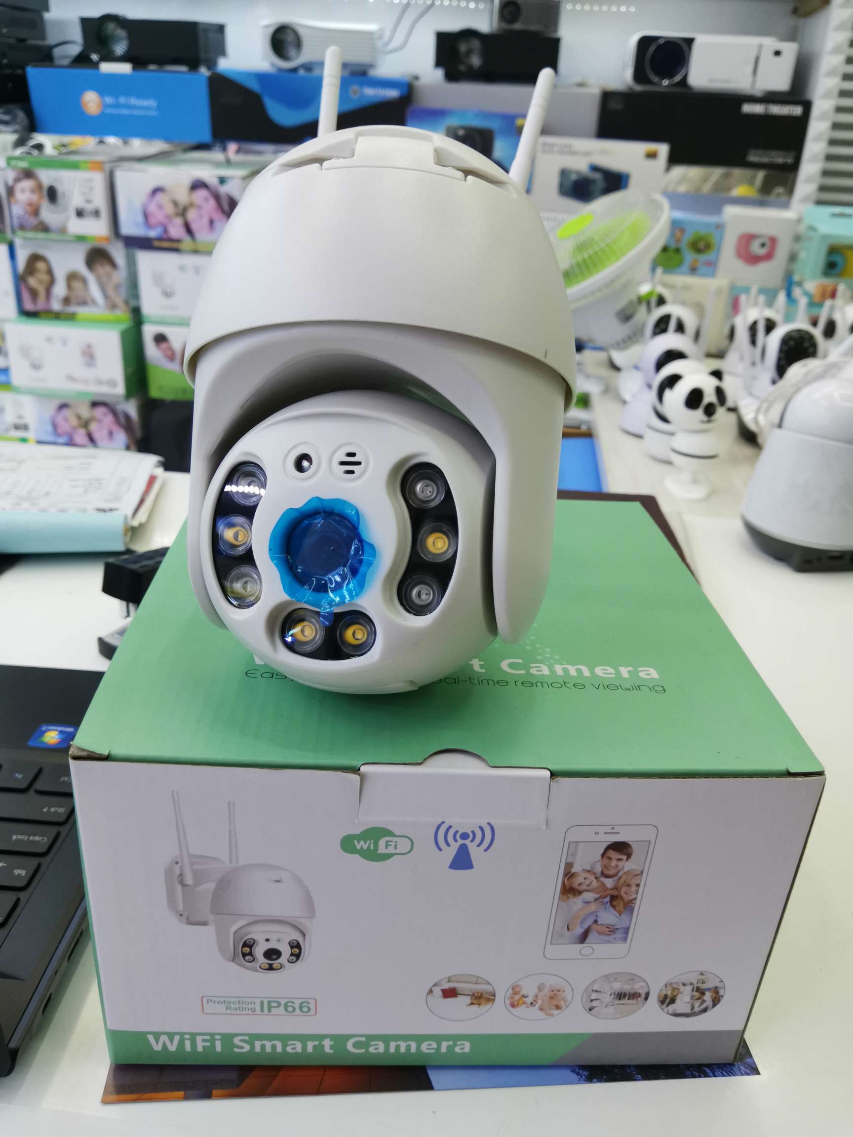 智能无线WiFi户外防水监控，双向语音对讲最大支持64g内存，高清1080p画面，支持云存储