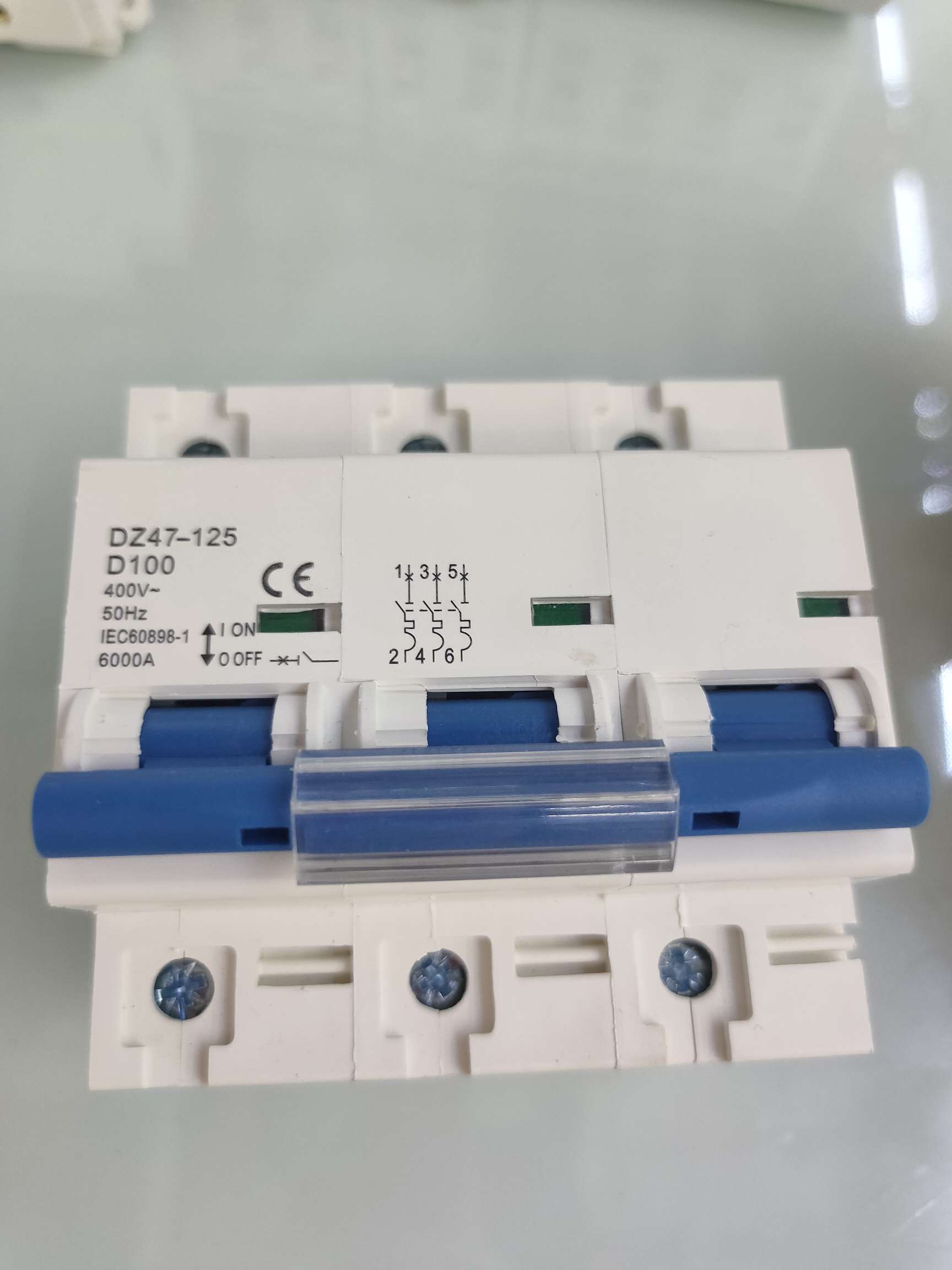 NC开关断路器80A-125A产品图