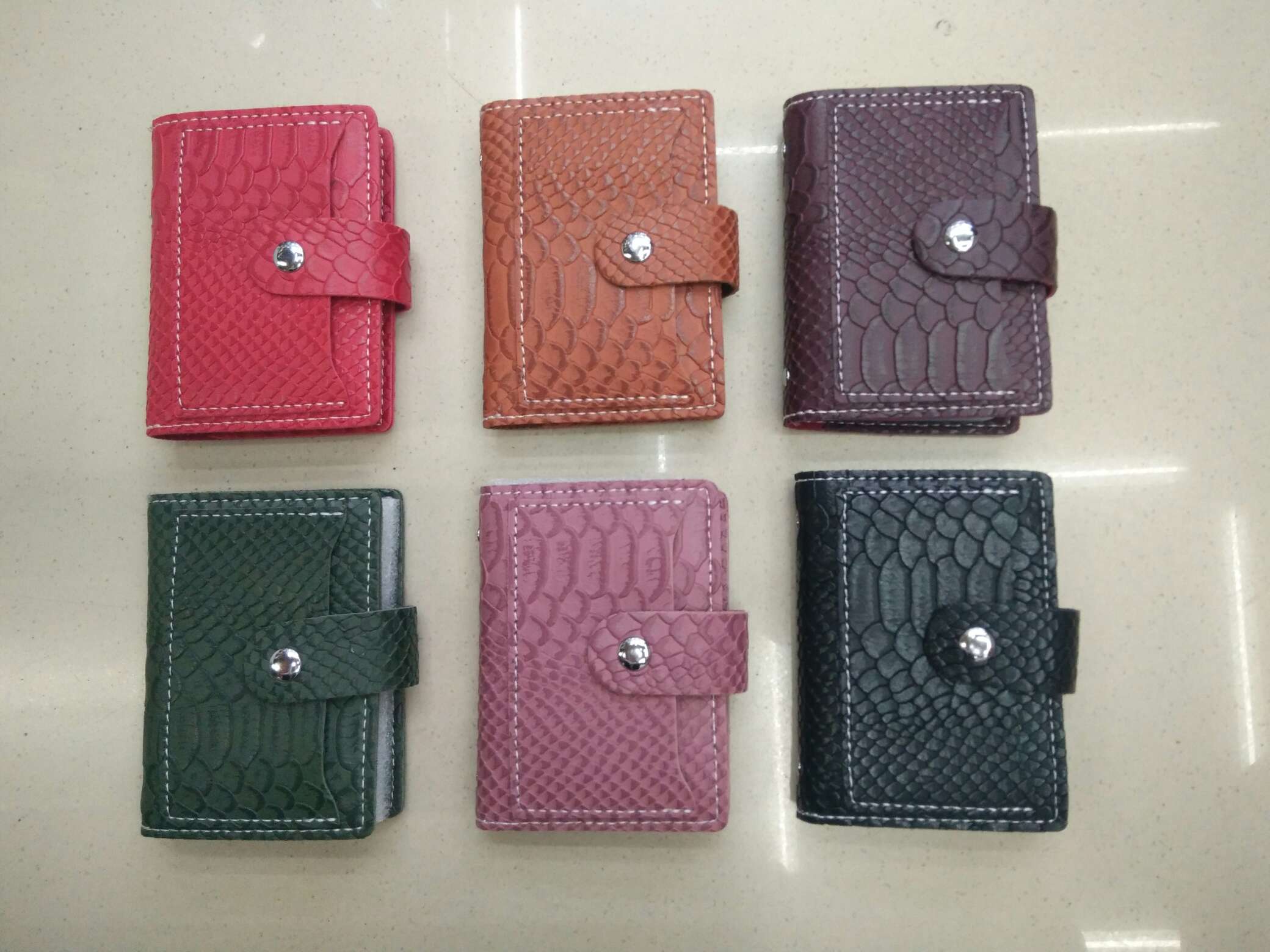 Wholesale and customization of card cases, card holders, ID card cases, factory direct sales of card cases, business card cases