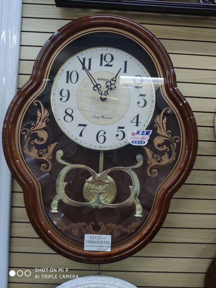 Classical multicolor decorative wall clock