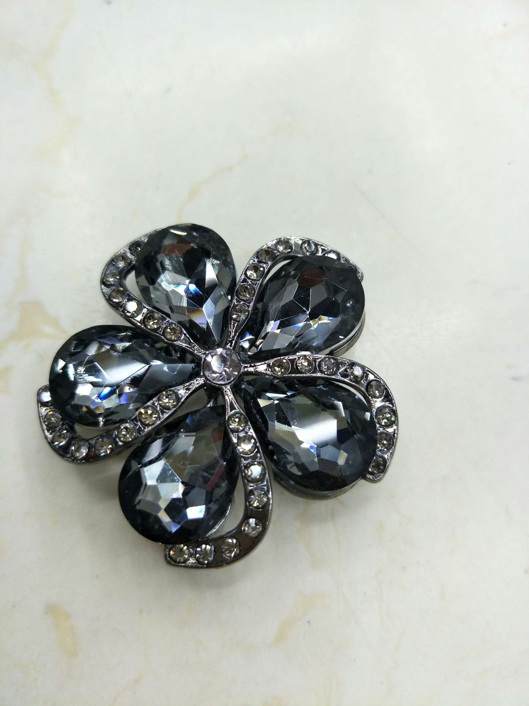 厂家直销 水钻合金胸花 手缝扣 钻扣细节图