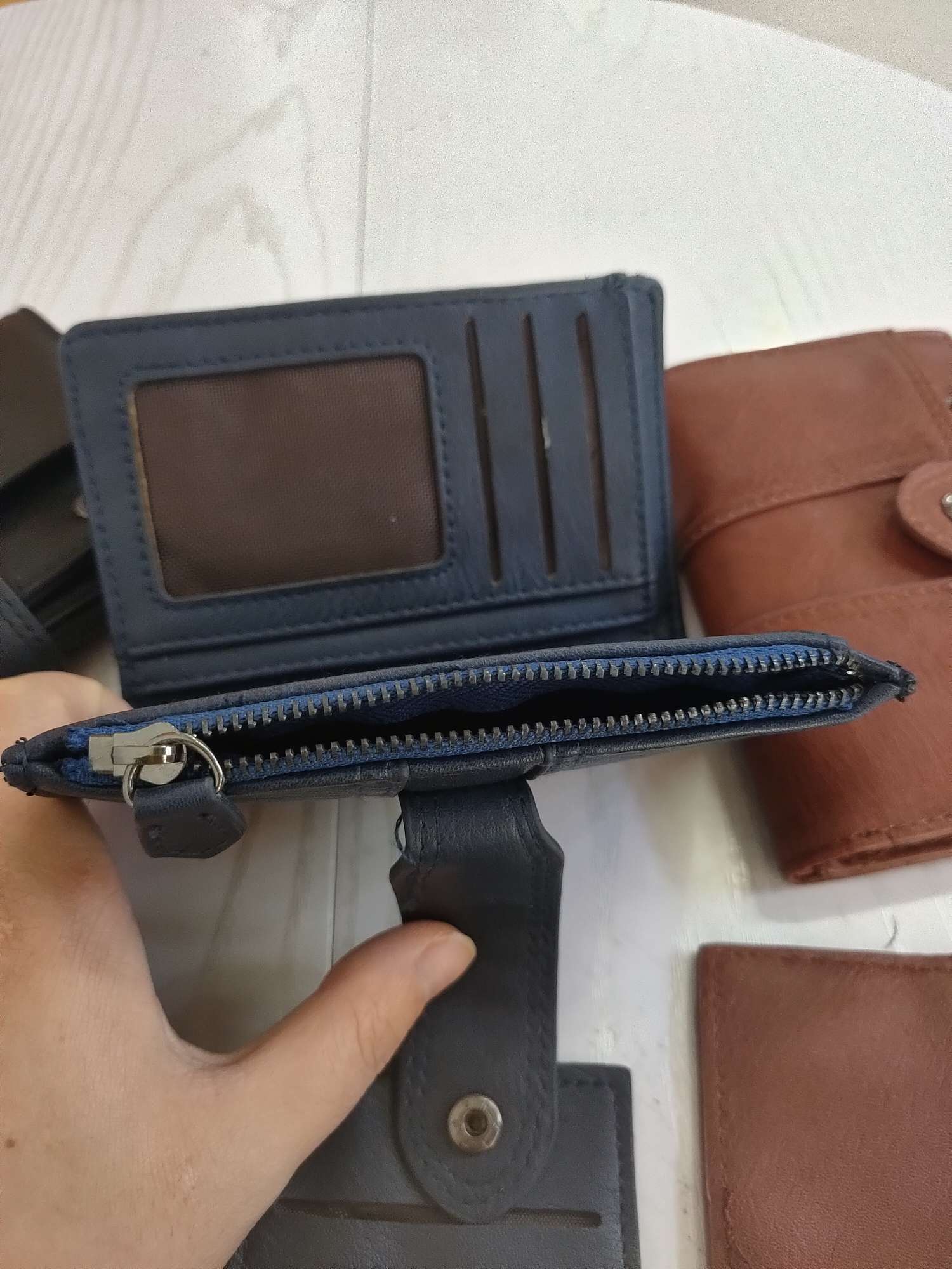 中号钱包，卡包零钱功能齐全，尺寸14.5*9.5CM白底实物图