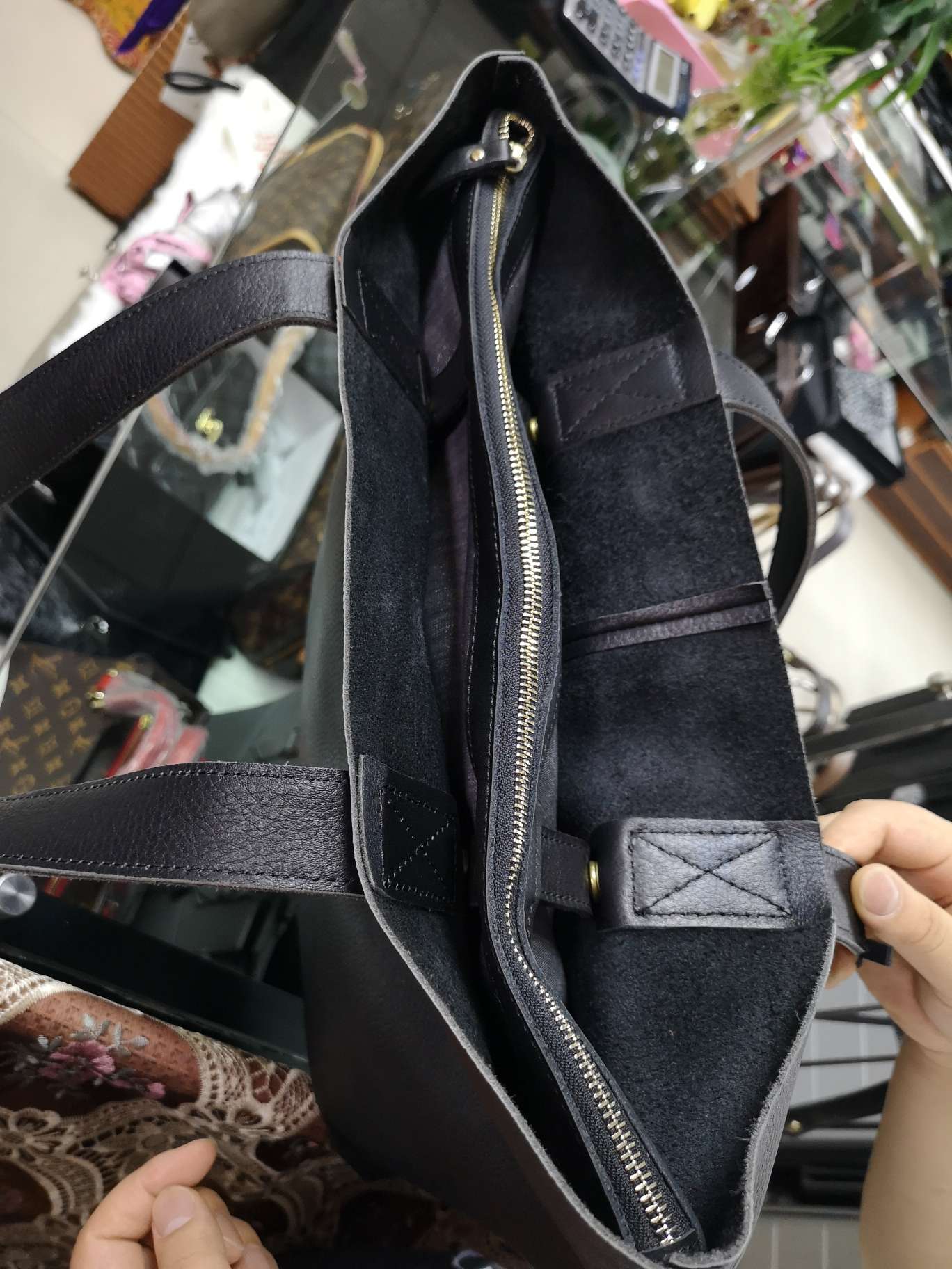 A Leather Lady's Bag Application Scenario
