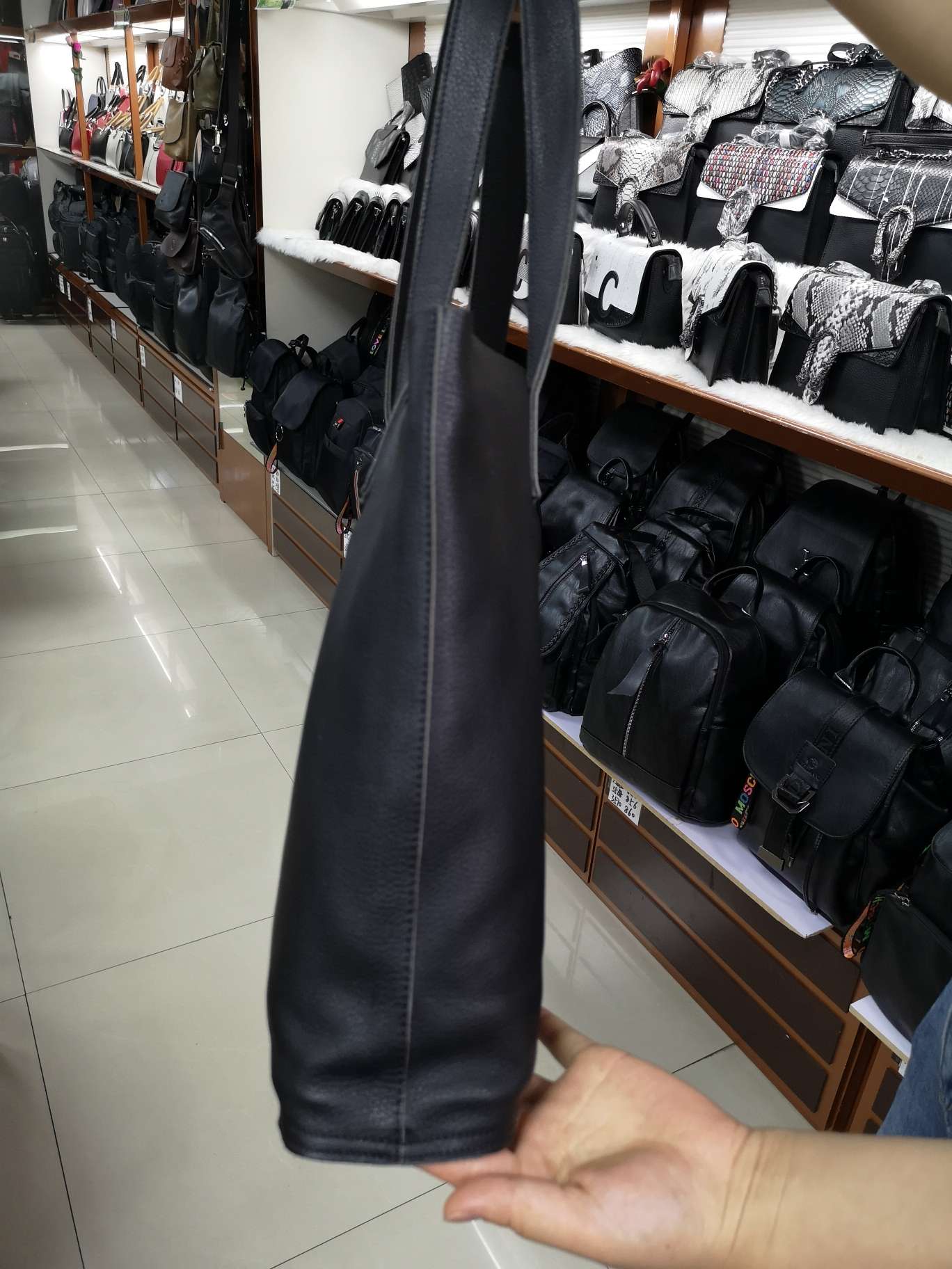 A Leather Lady's Bag details Picture