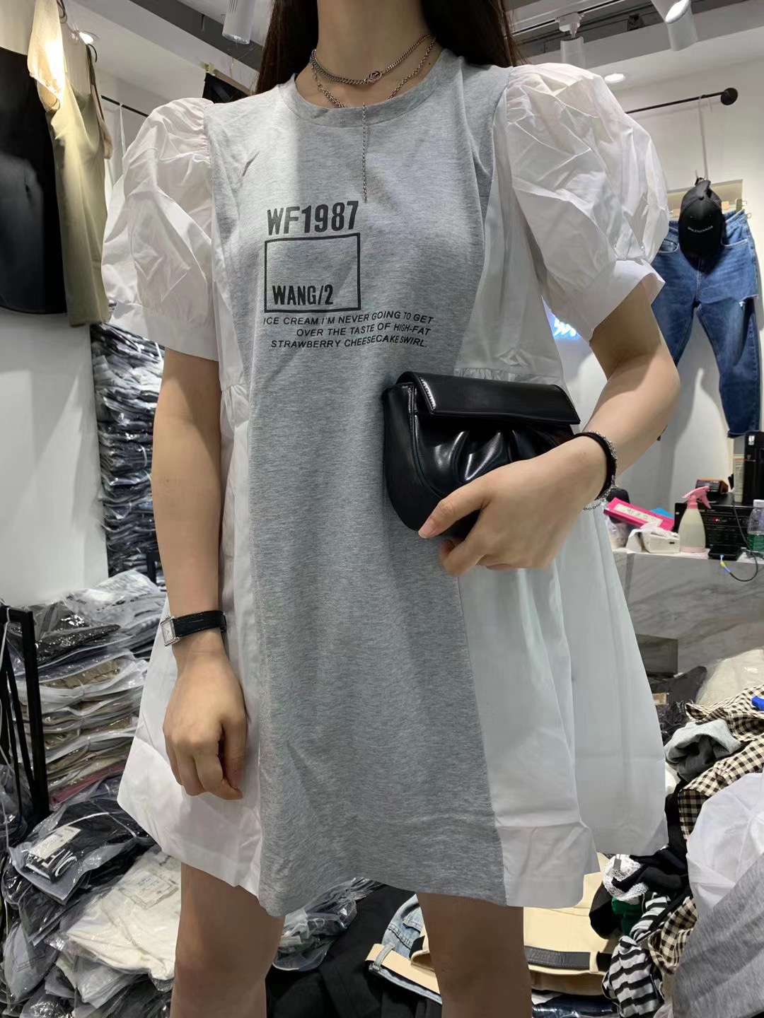 The 2020 summer new super popular loose round-neck letter-printed puffed-sleeve dress is trendy for women Application Scenario