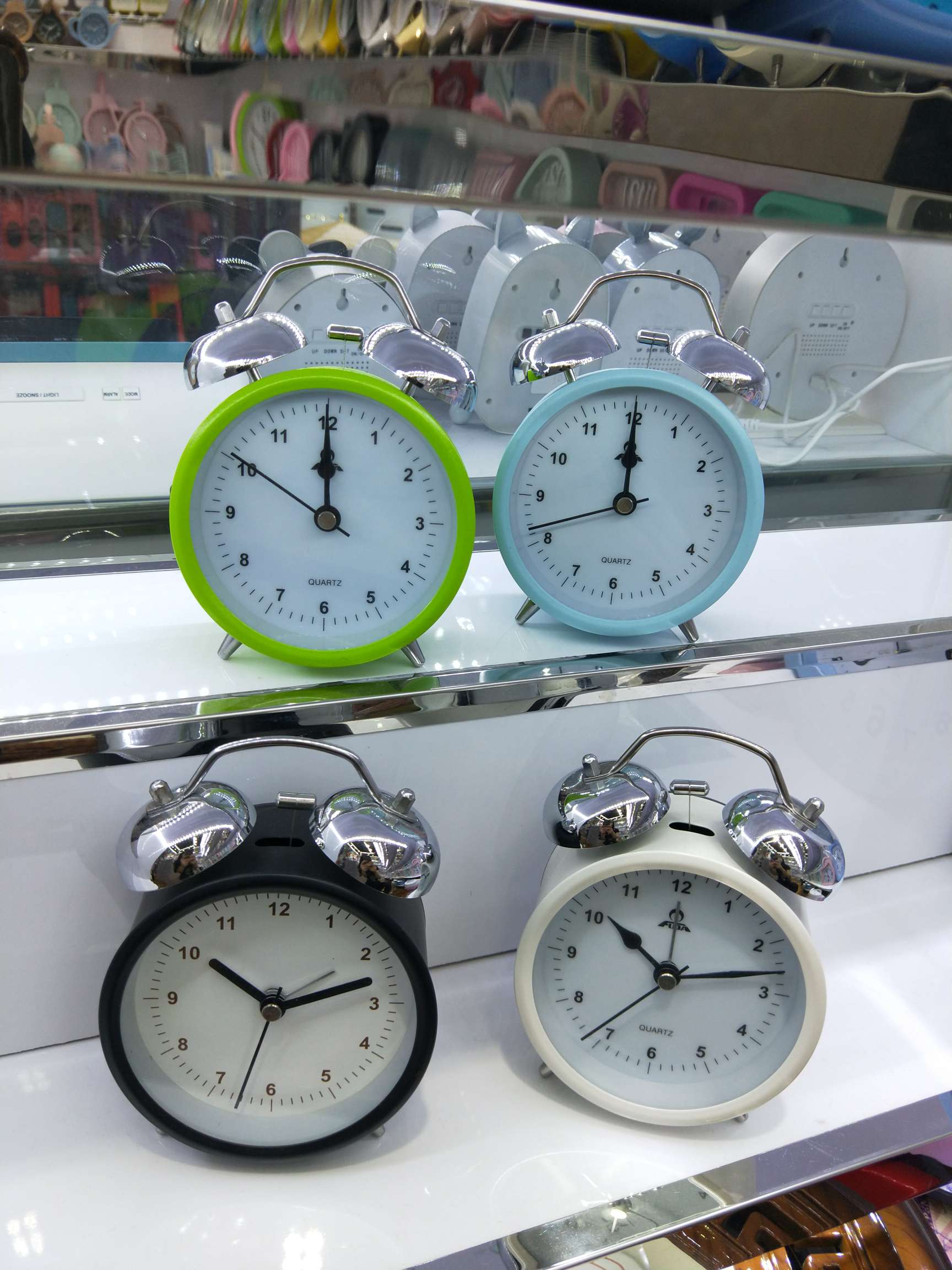 Super Ringtone A 3.8-Inch Alarm Clock Is Exploding On The Internet full figure
