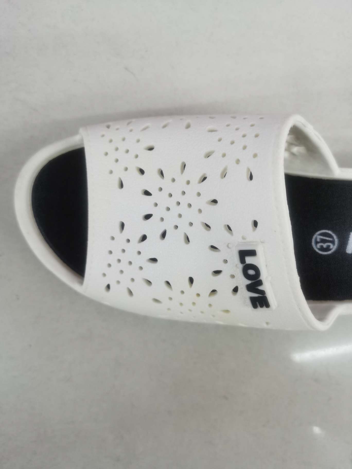 Fashionable anti-slip high-end women's slippers details Picture