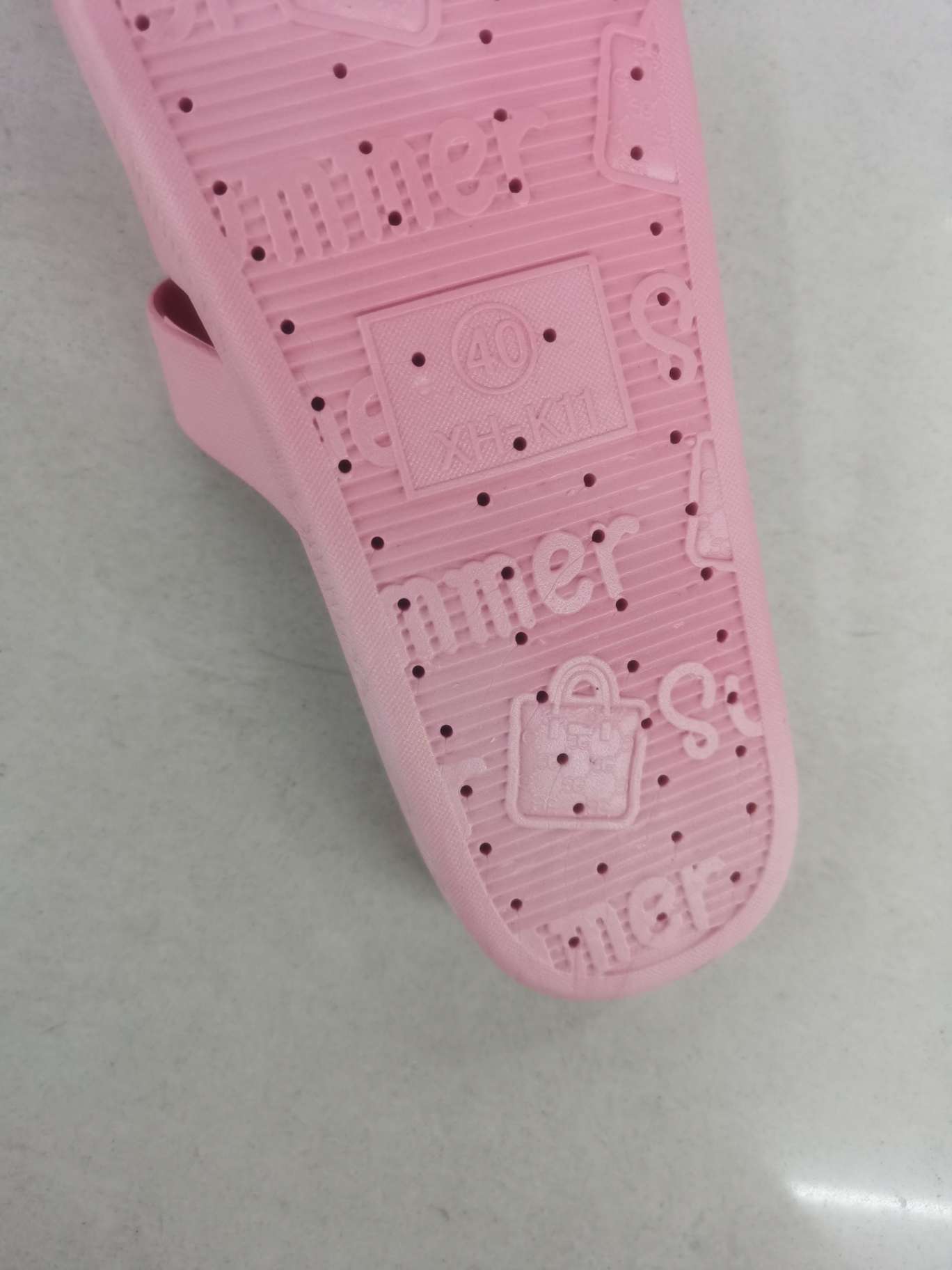 Fashionable anti-slip women's slippers Specification image