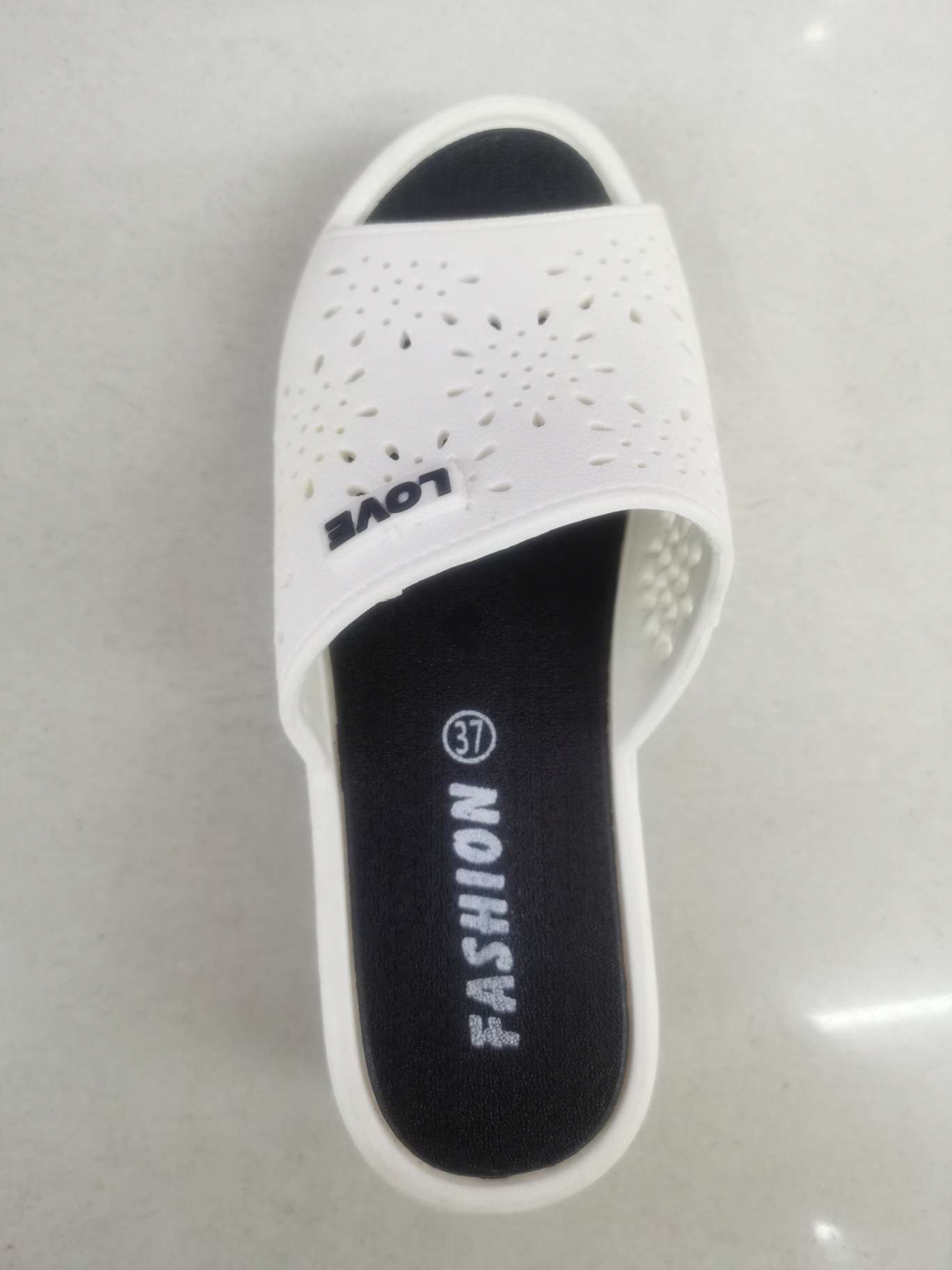 Fashionable anti-slip high-end women's slippers