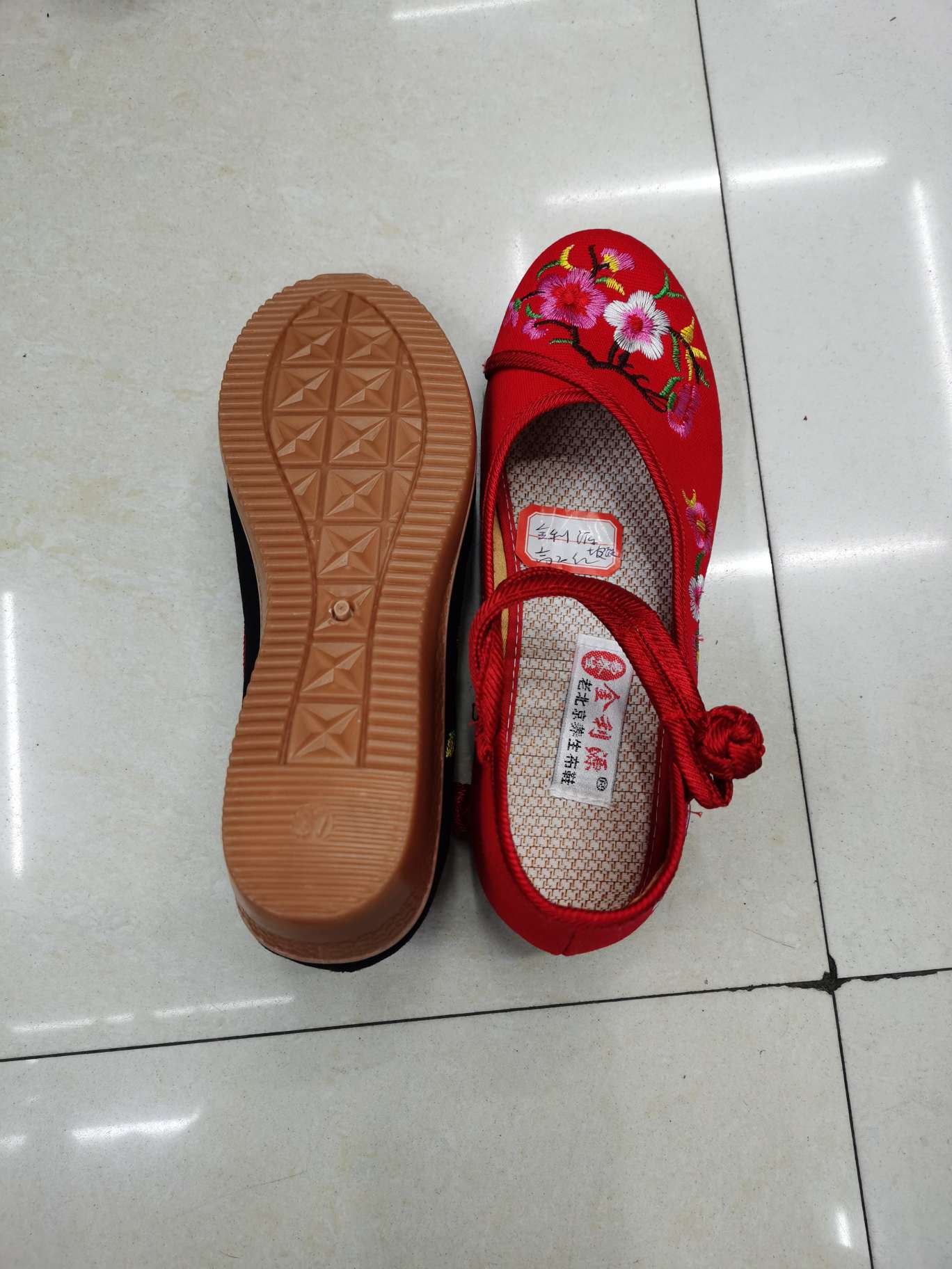 中跟绣花养生布鞋细节图