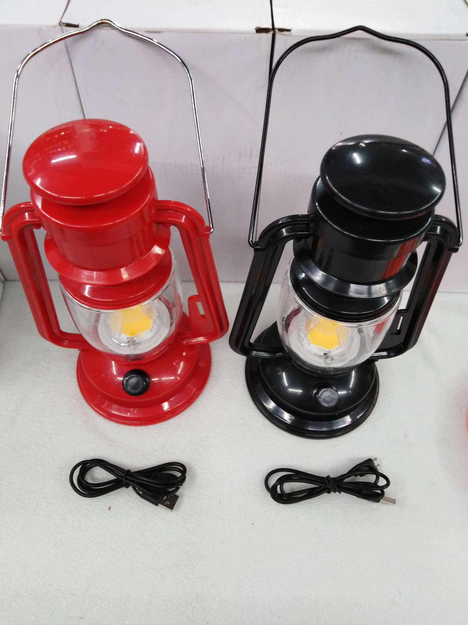 235 Plastic charging camp lamp, red, black, one 1200mah I865o charging battery, eleven USB data cables, one color box ×24PCS, outer box: thumbnail
