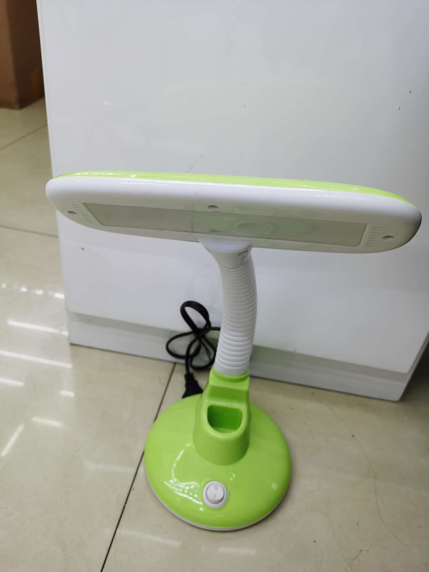 LED护眼小台灯学生书房用