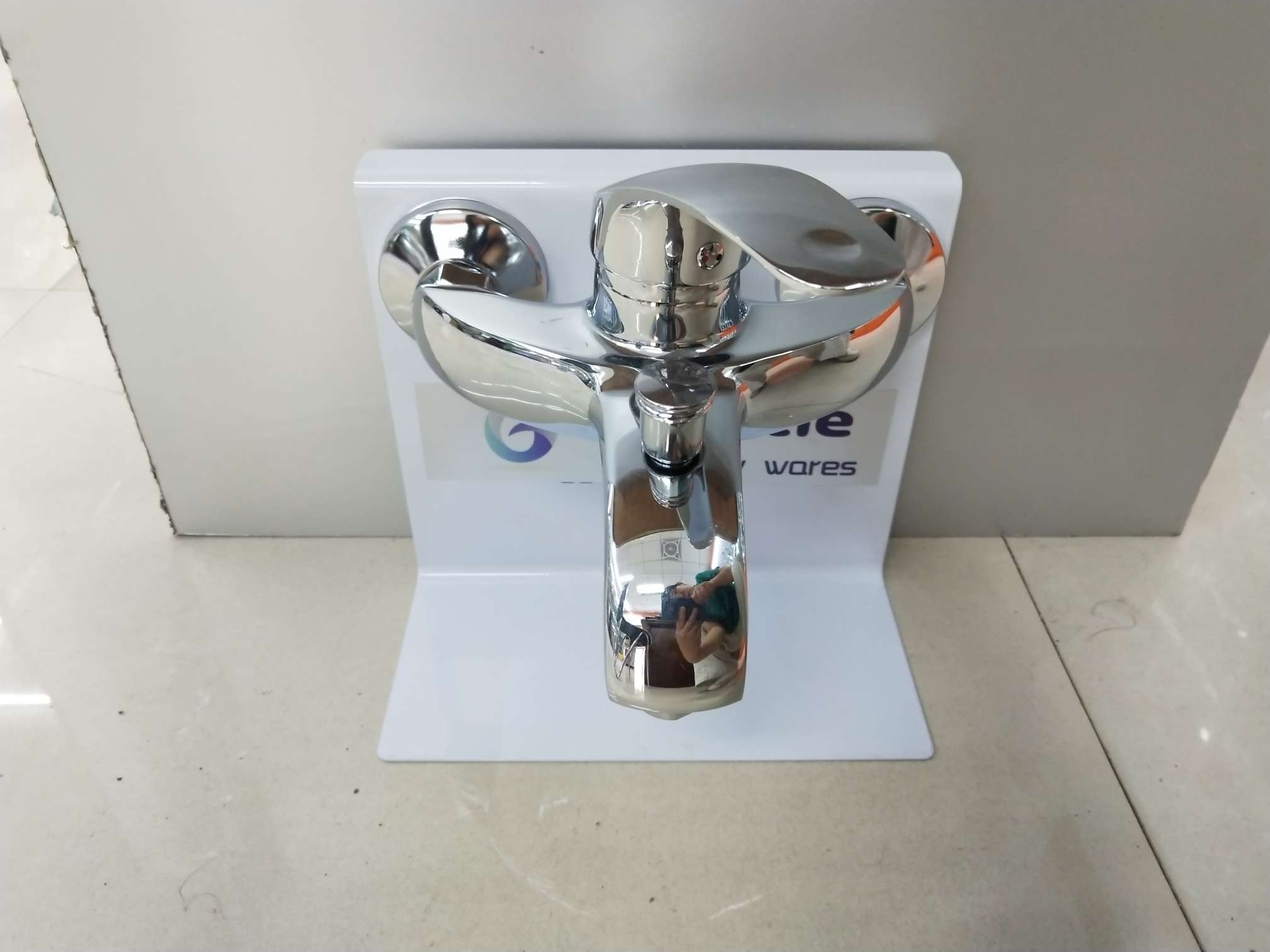 Bathroom faucet thumbnail