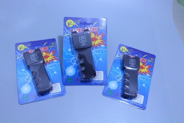 Prank toys, prank toys, electric shock flat electric rods, Halloween products, white lights with electric shock function, essential products for April Fool's Day Application Scenario