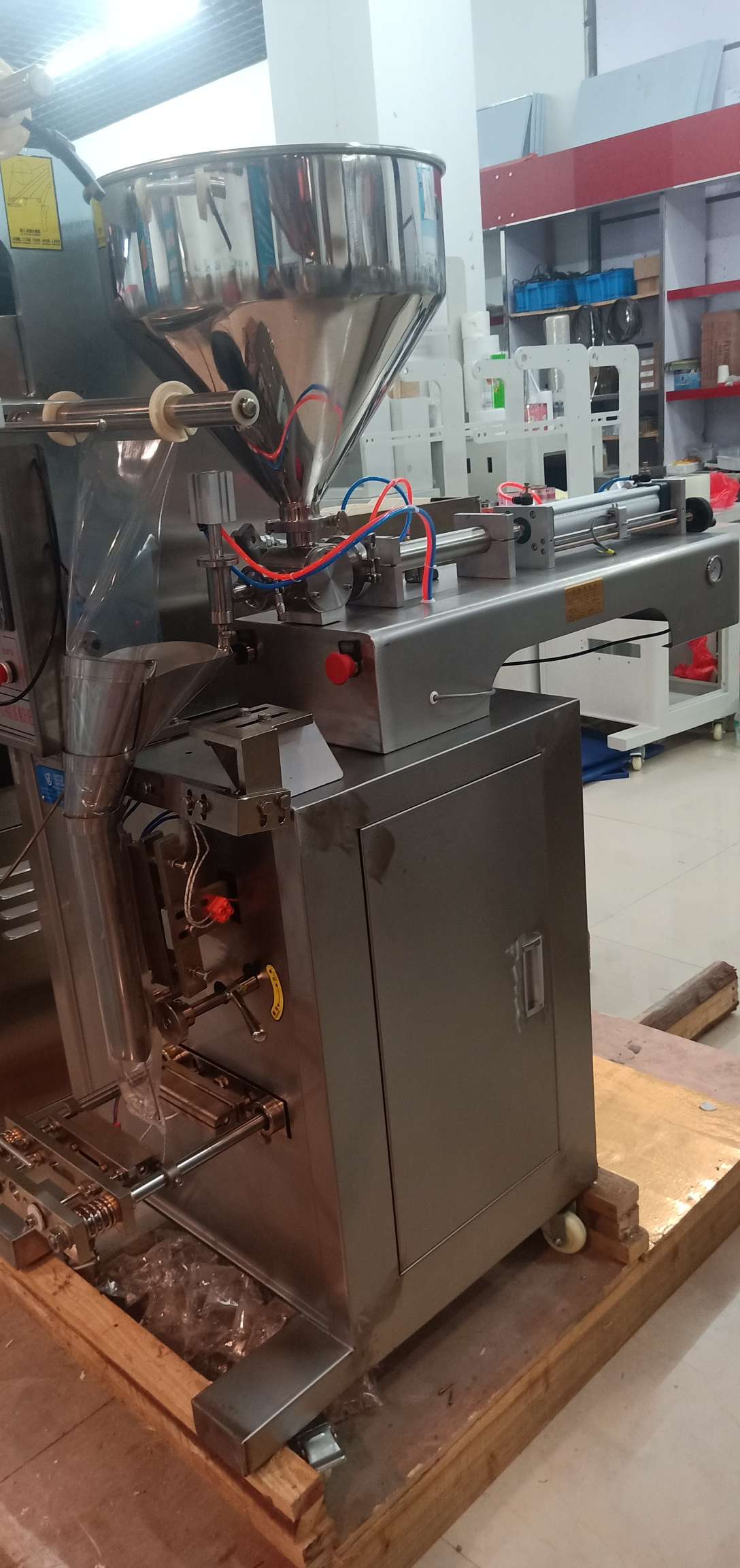 Fully automatic liquid packaging machine details Picture