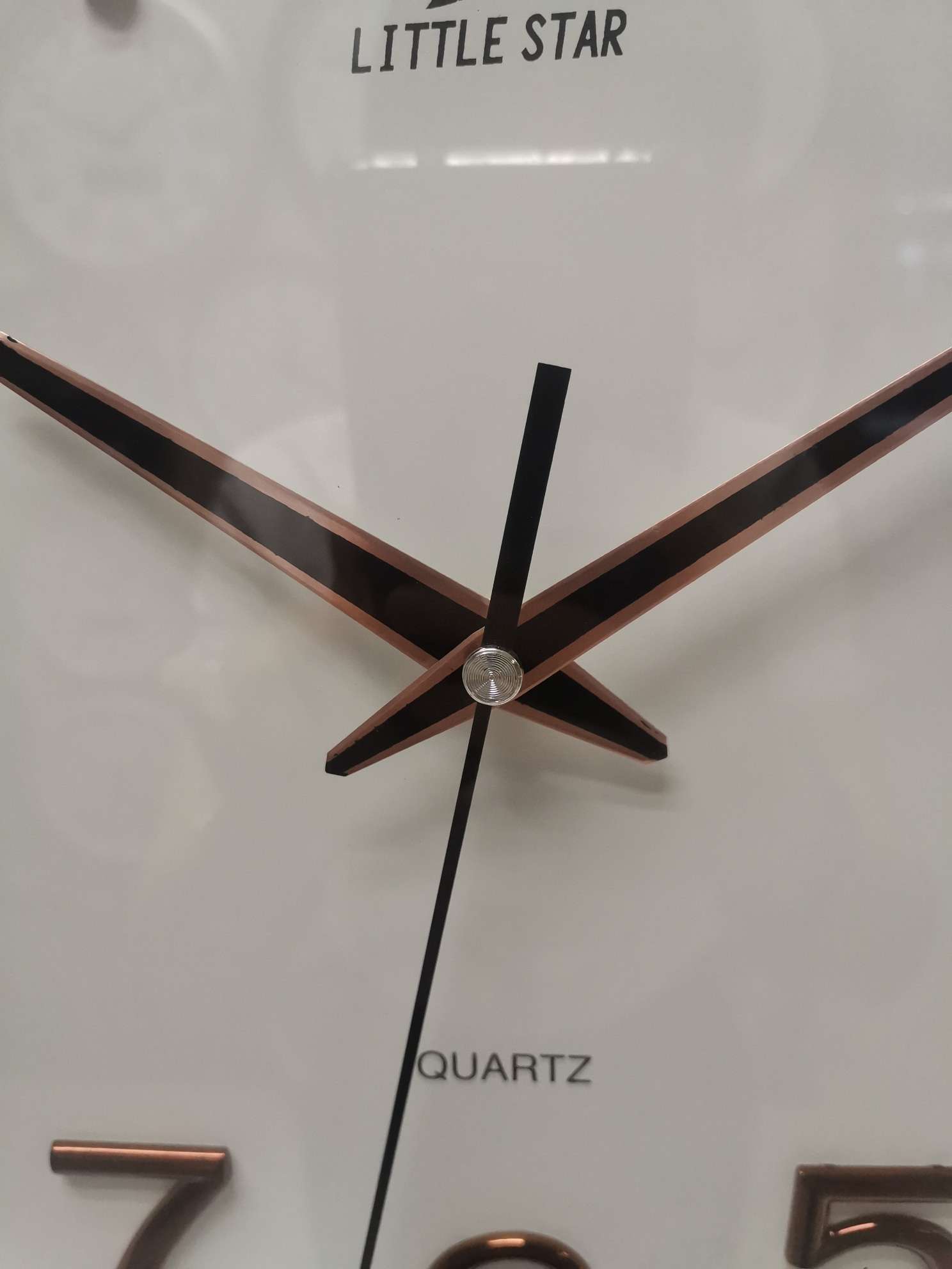 简约欧式挂钟细节图