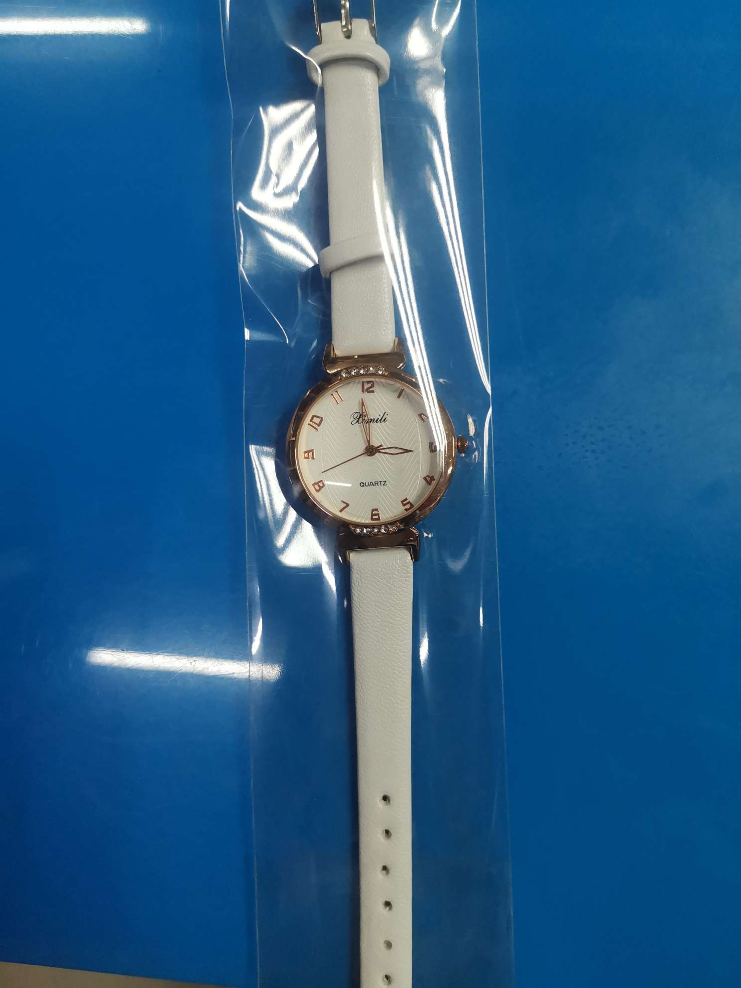 White disc watch