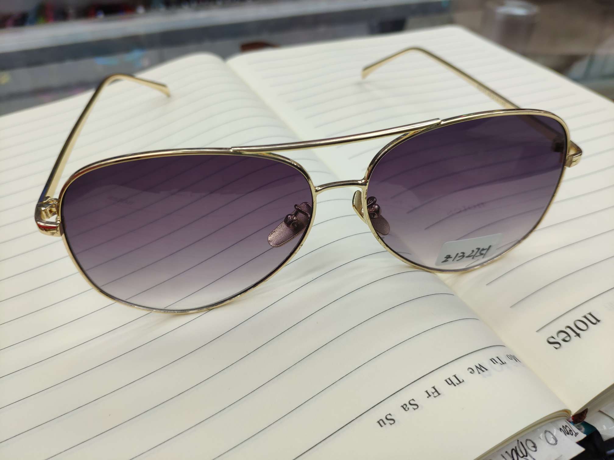 Aviator sunglasses details Picture