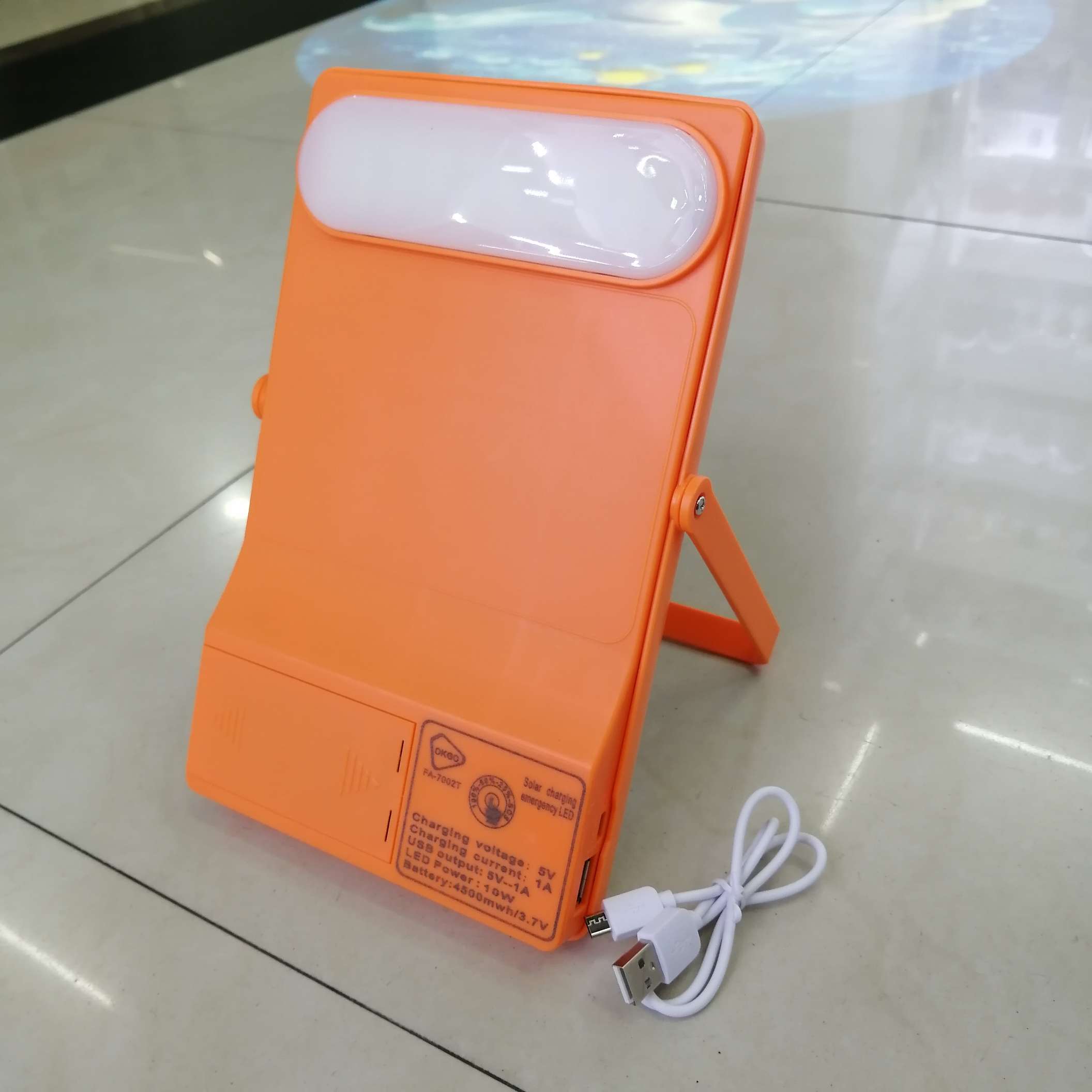 多功能户外露营灯，学习灯及家庭应急，汽车故障应急指示灯，集多功能一体的太阳能灯