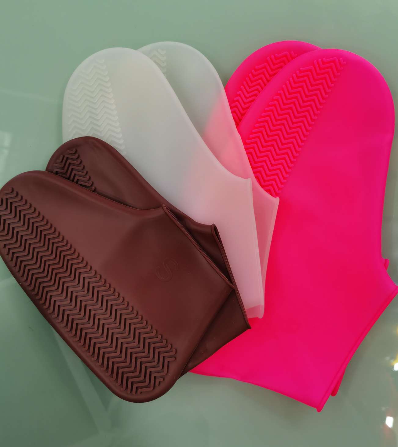 Waterproof Rainy Day Shoe Cover For Men And Women Non-Slip Wear Resistant Silicone Shoe Cover High Tensile Reuse Application Scenario