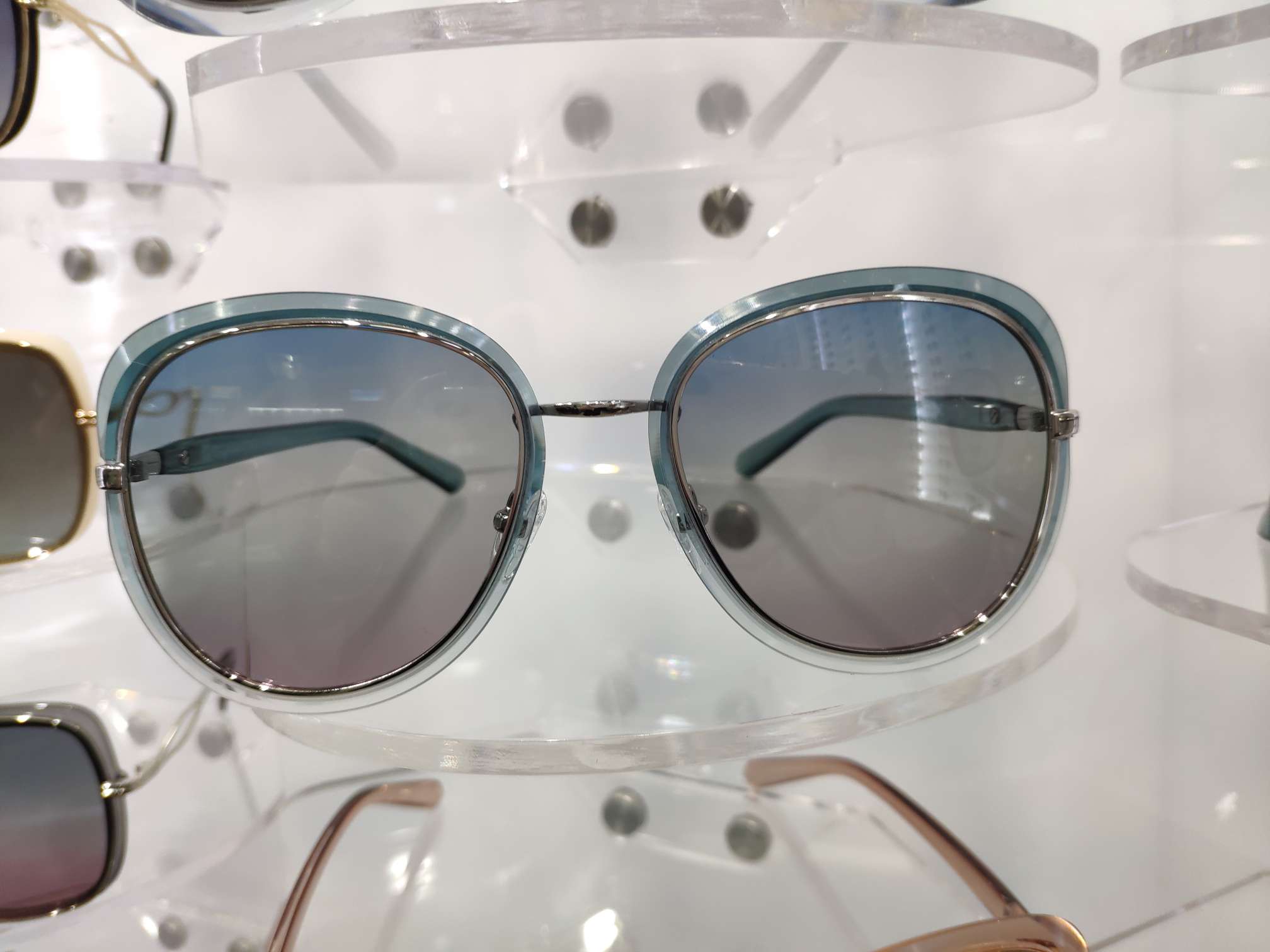 Large-framed fashionable gradient sunglasses 222