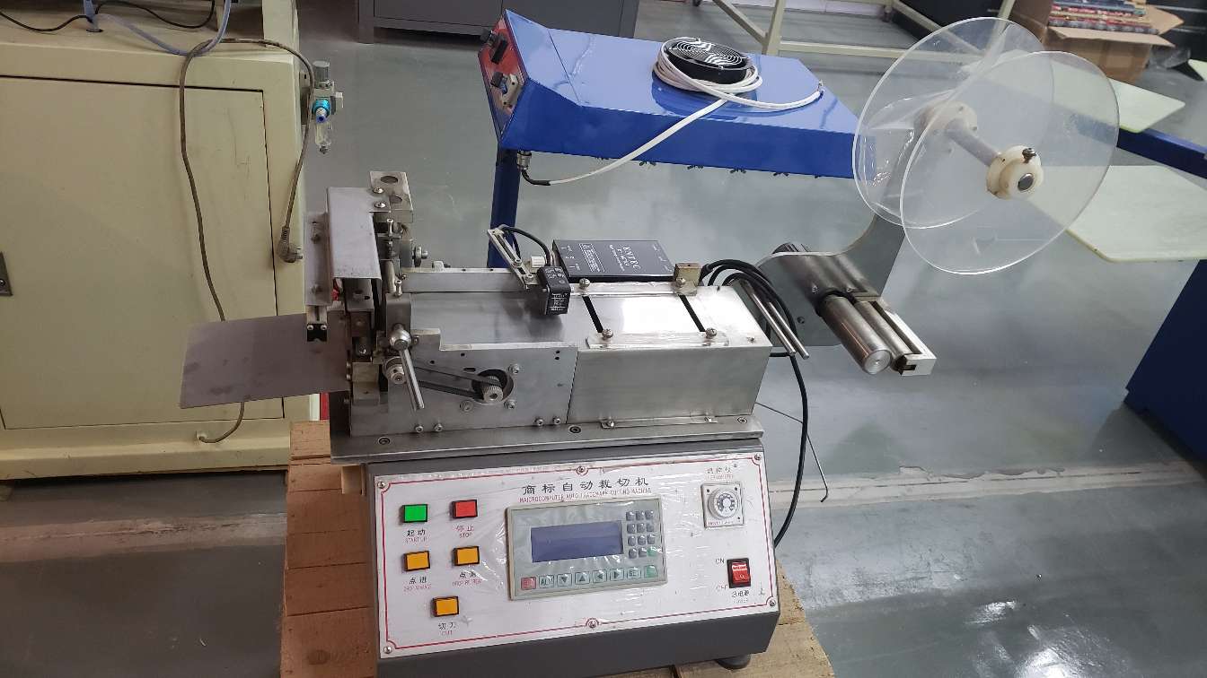 Automatic label cutting machine thumbnail