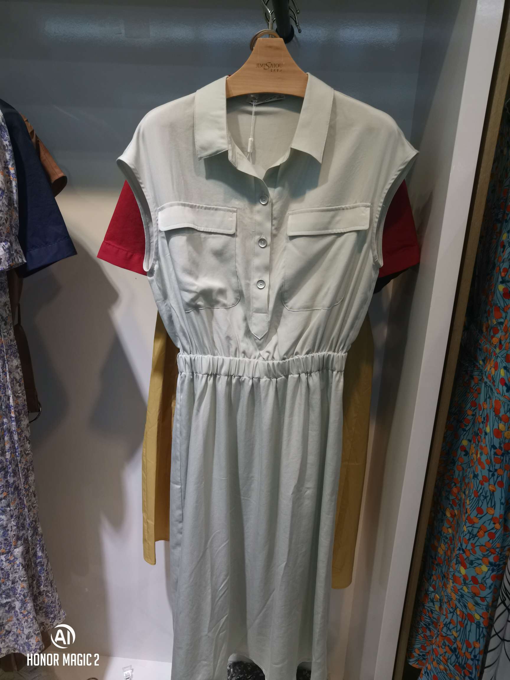 Sleeveless dress details Picture