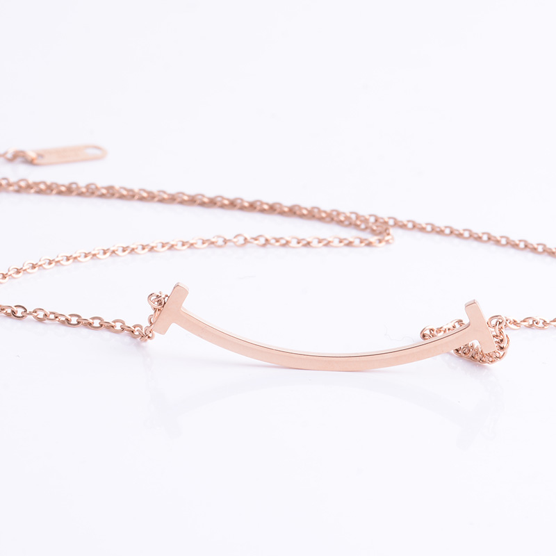 Korean version of fashionable simple titanium steel plate smiling face necklace 18-k gold titanium steel clavicle chain women thumbnail