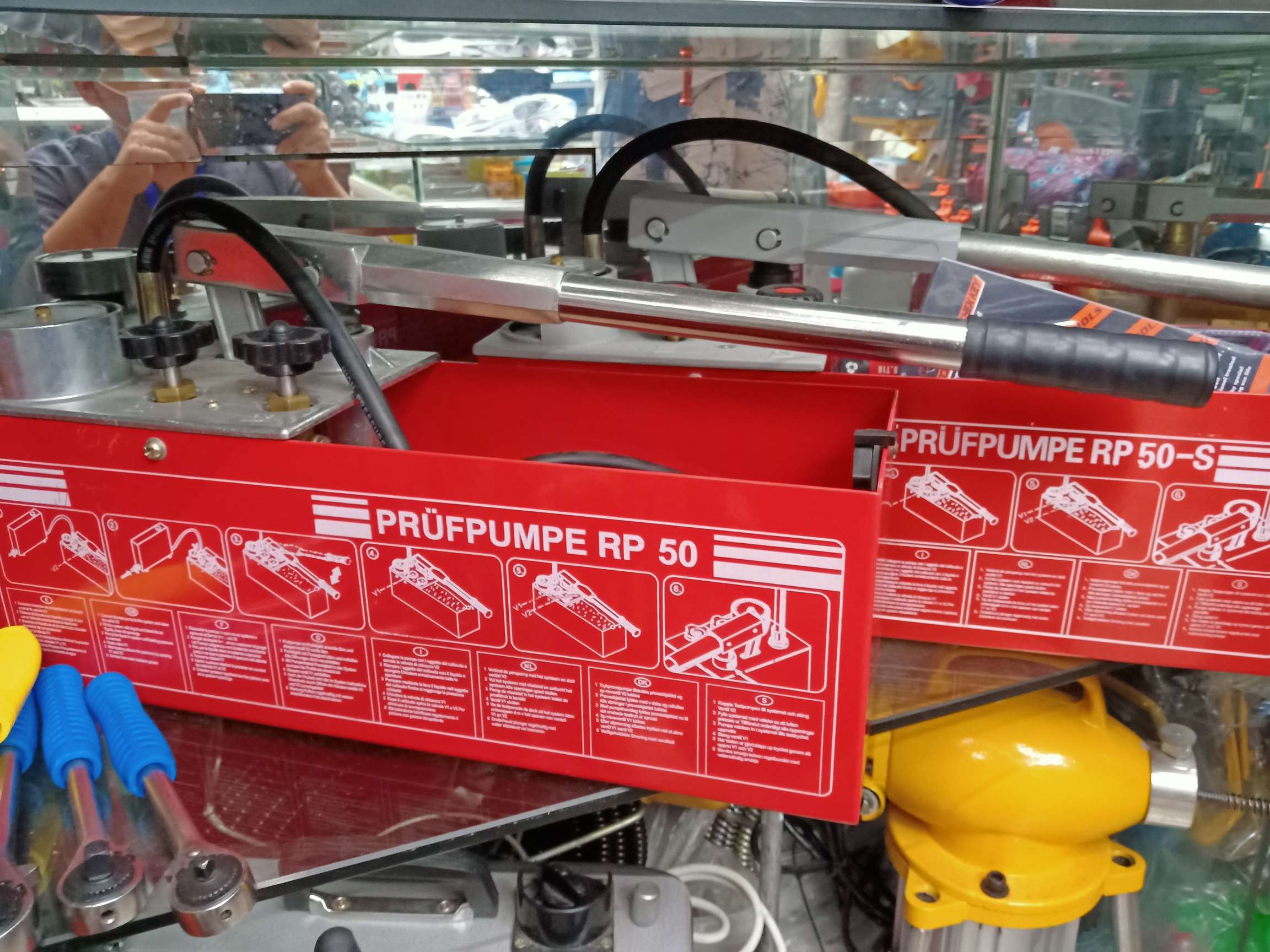 Pressure testing pump