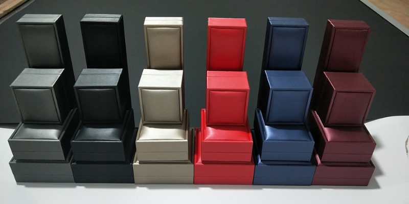 Plastic boxes, jewelry and gift boxes details Picture