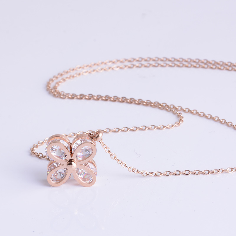 Four-leaf zircon titanium steel necklace thumbnail