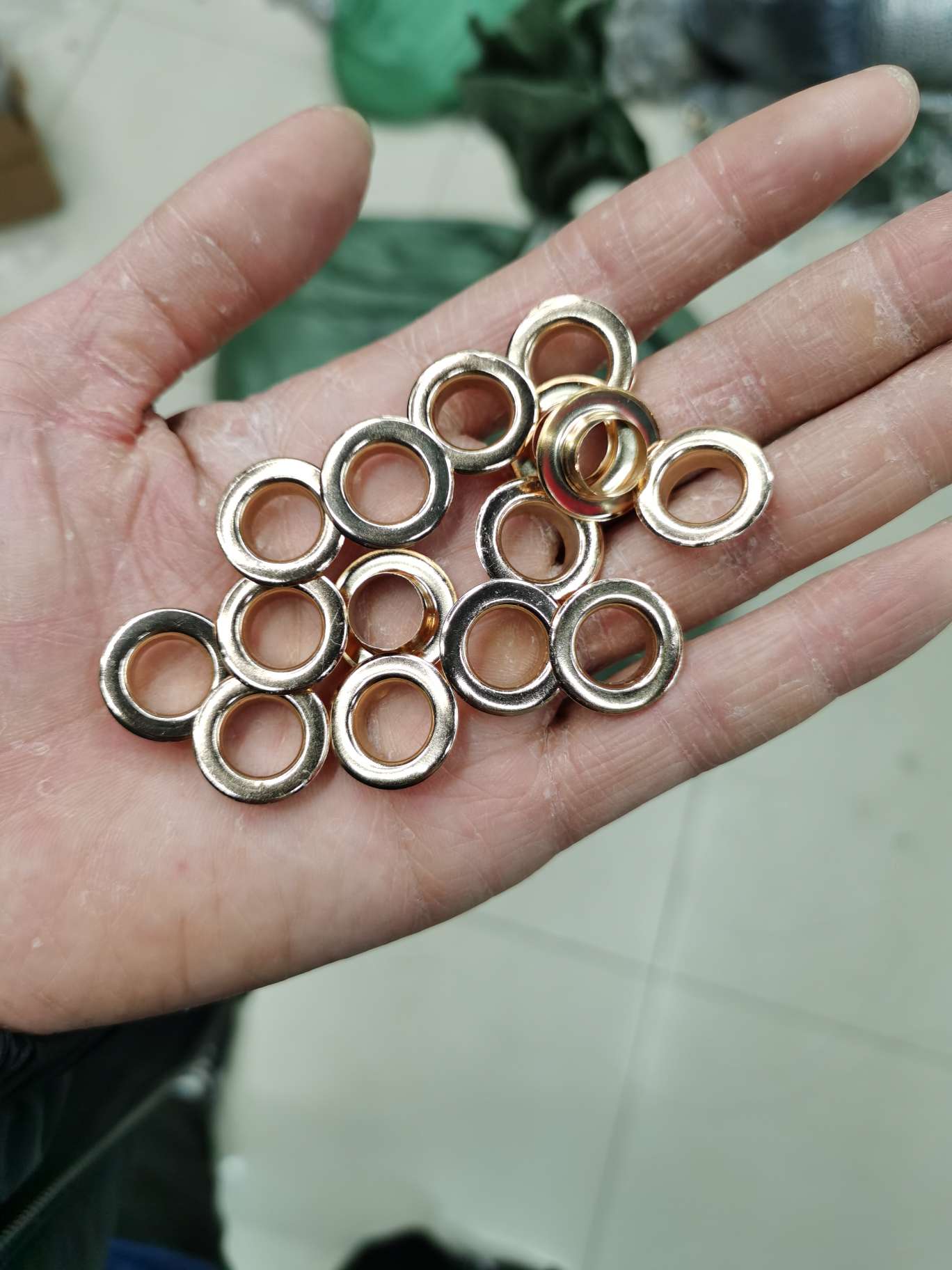 厂家直销气眼，鞋眼，鸡眼，规格齐全，颜色多样，价格美丽