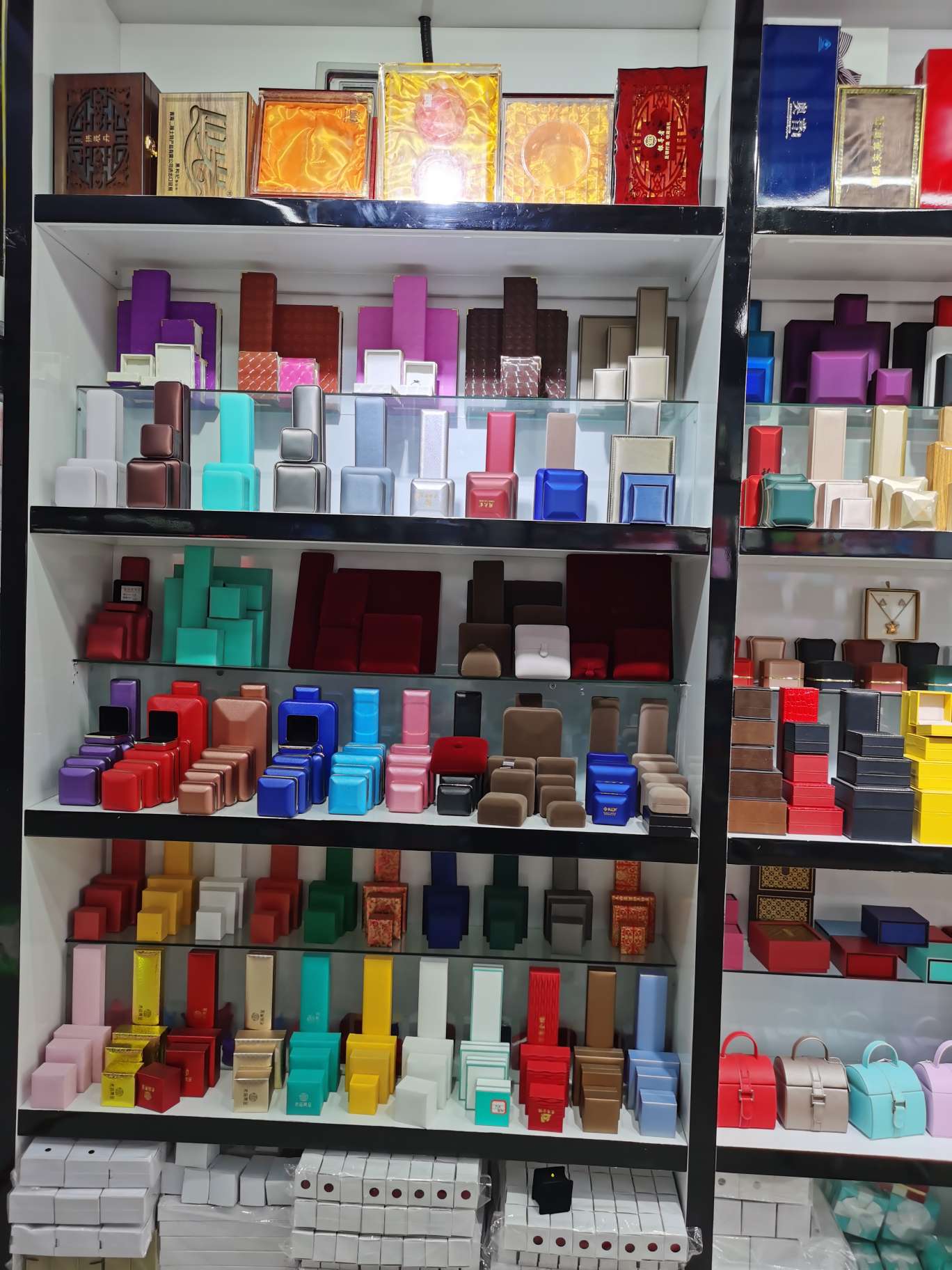 High-end jewelry box details Picture