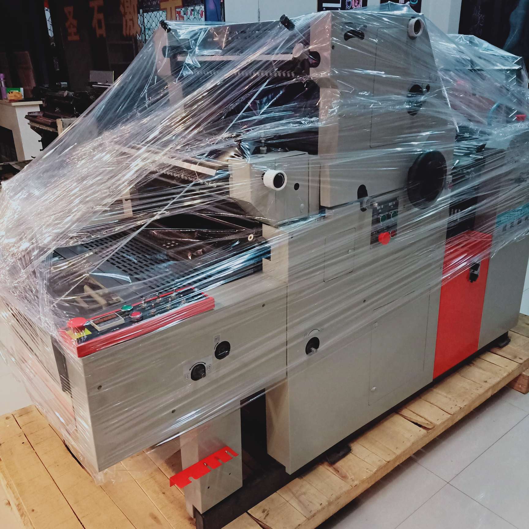 Multi-functional offset printing machine, gluing machine, fully automatic large-scale machine offset printing machine