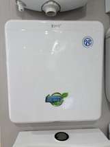 厂家直销 ABS塑料水箱 yl001 扁平款 按钮式 白色