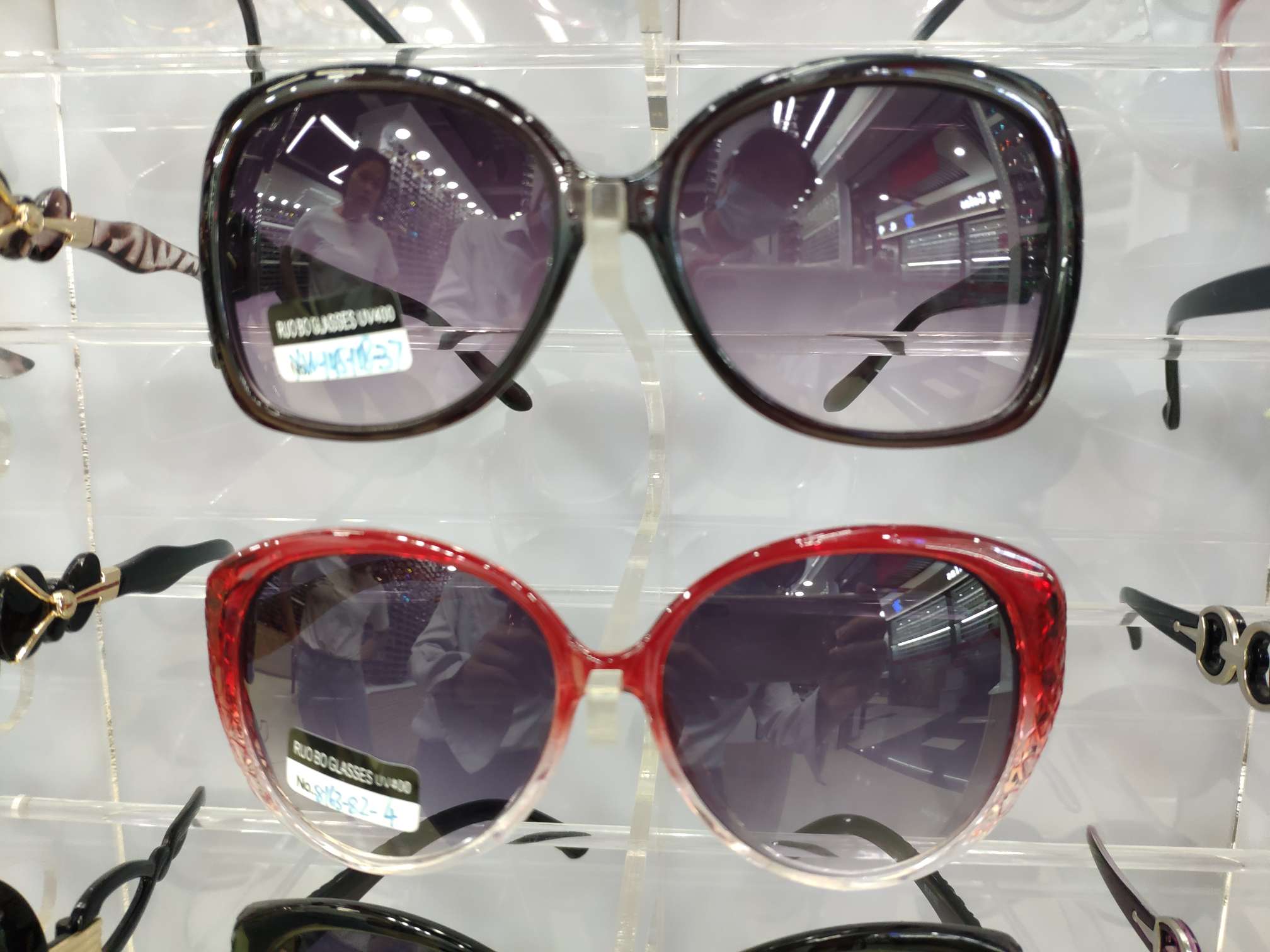 Fashion and cool sunglasses thumbnail