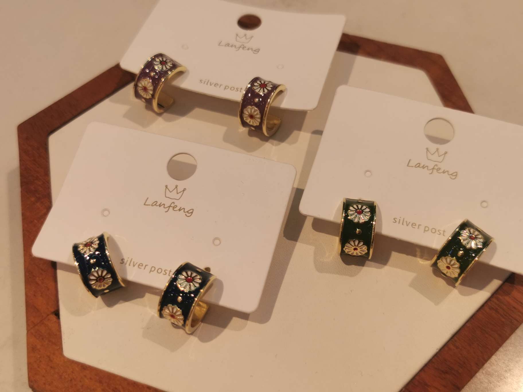 European and American retro high - quality earrings thumbnail