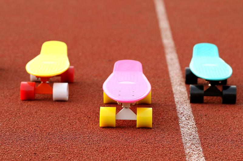 Children's outdoor sports plastic skateboards, four-wheel skateboards, fish boards, flashing wheels with lights details Picture