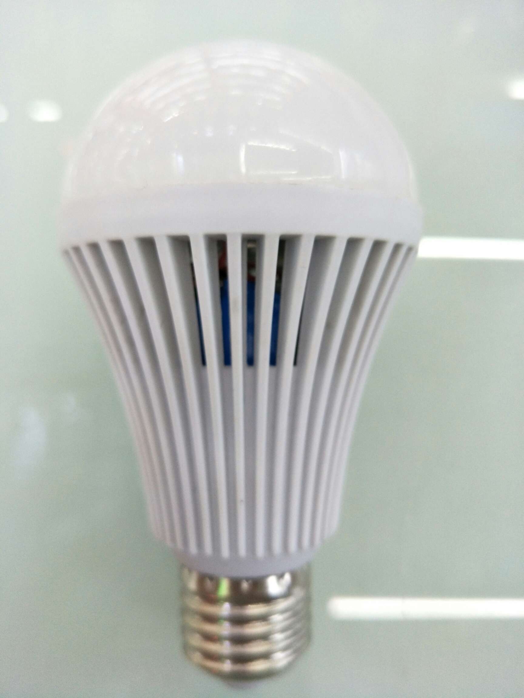 LED 充电球泡