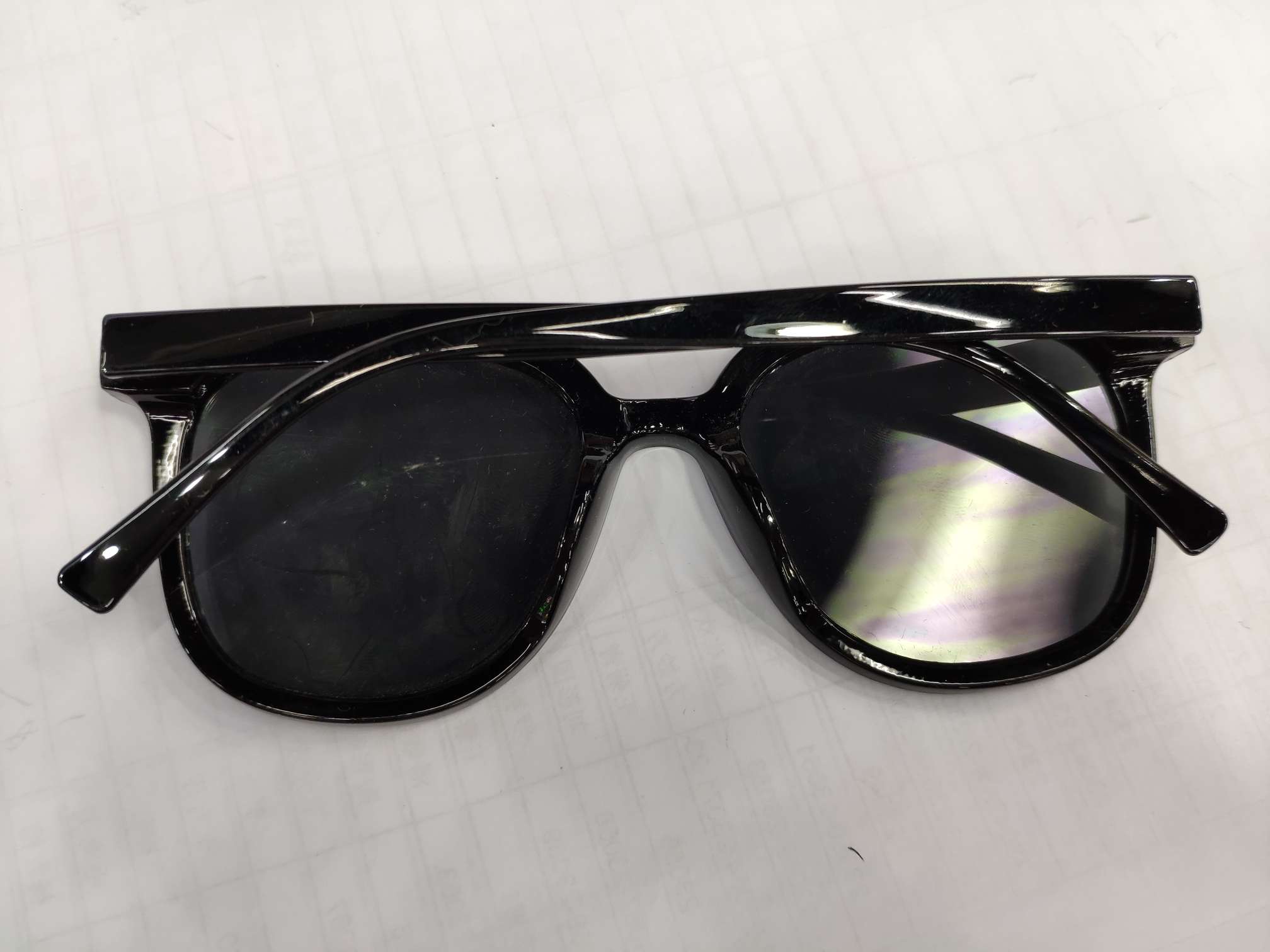 Stylish square-framed sunglasses, suitable for both men and women, with a high-end feel details Picture