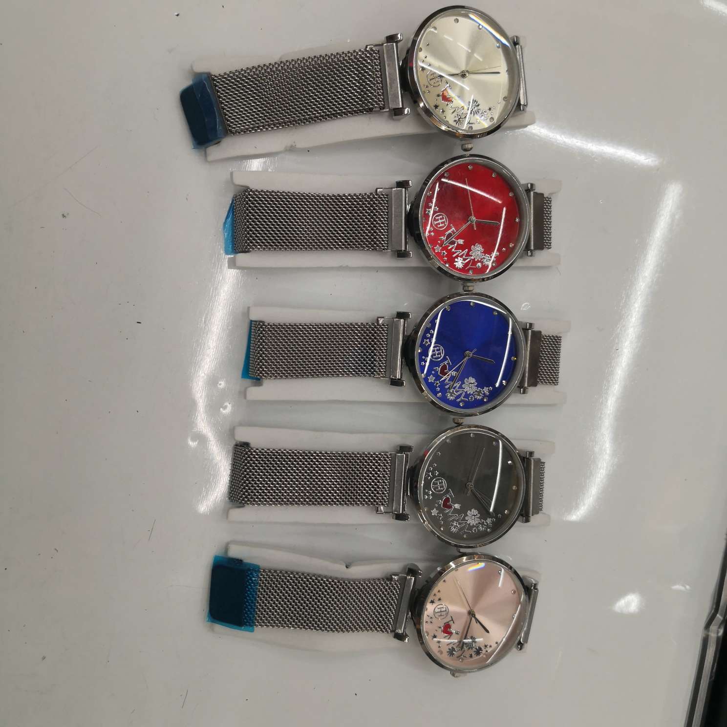 A new men's iron-absorbing strap bestseller watch
