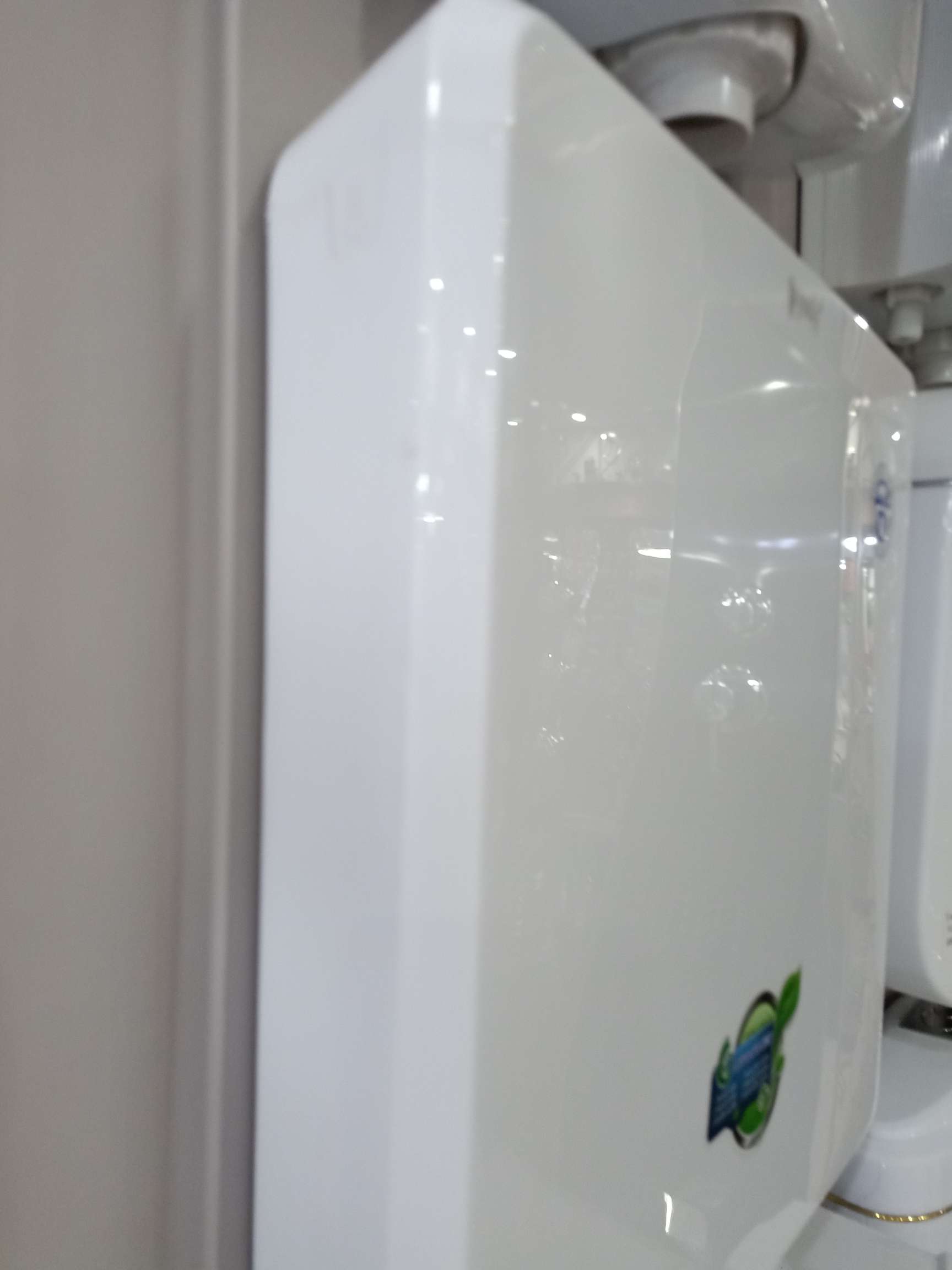 厂家直销 ABS塑料水箱 yl001 扁平款 按钮式 白色详情图3