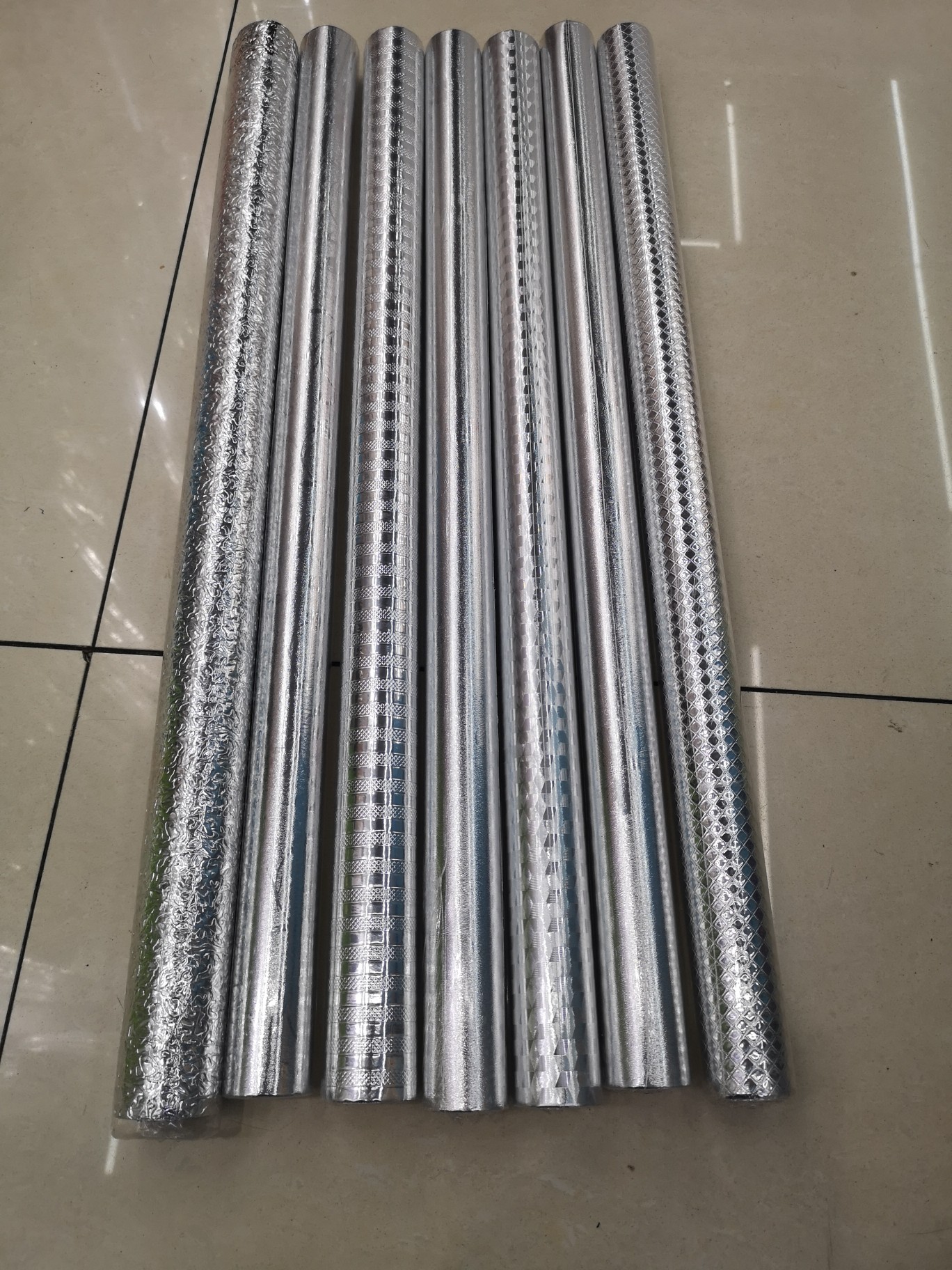 厂家直销厨房耐高温油烟贴60cm*200cm厂家直销新款家用多功能高档墙纸家居墙纸产品图