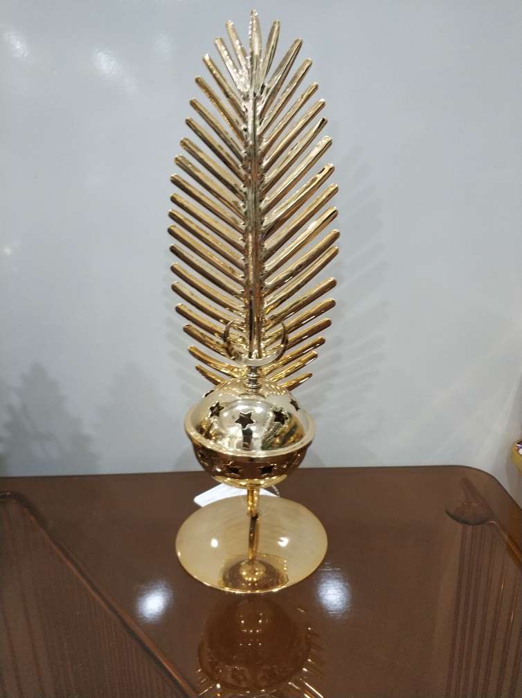 Golden ironwork aroma diffuser